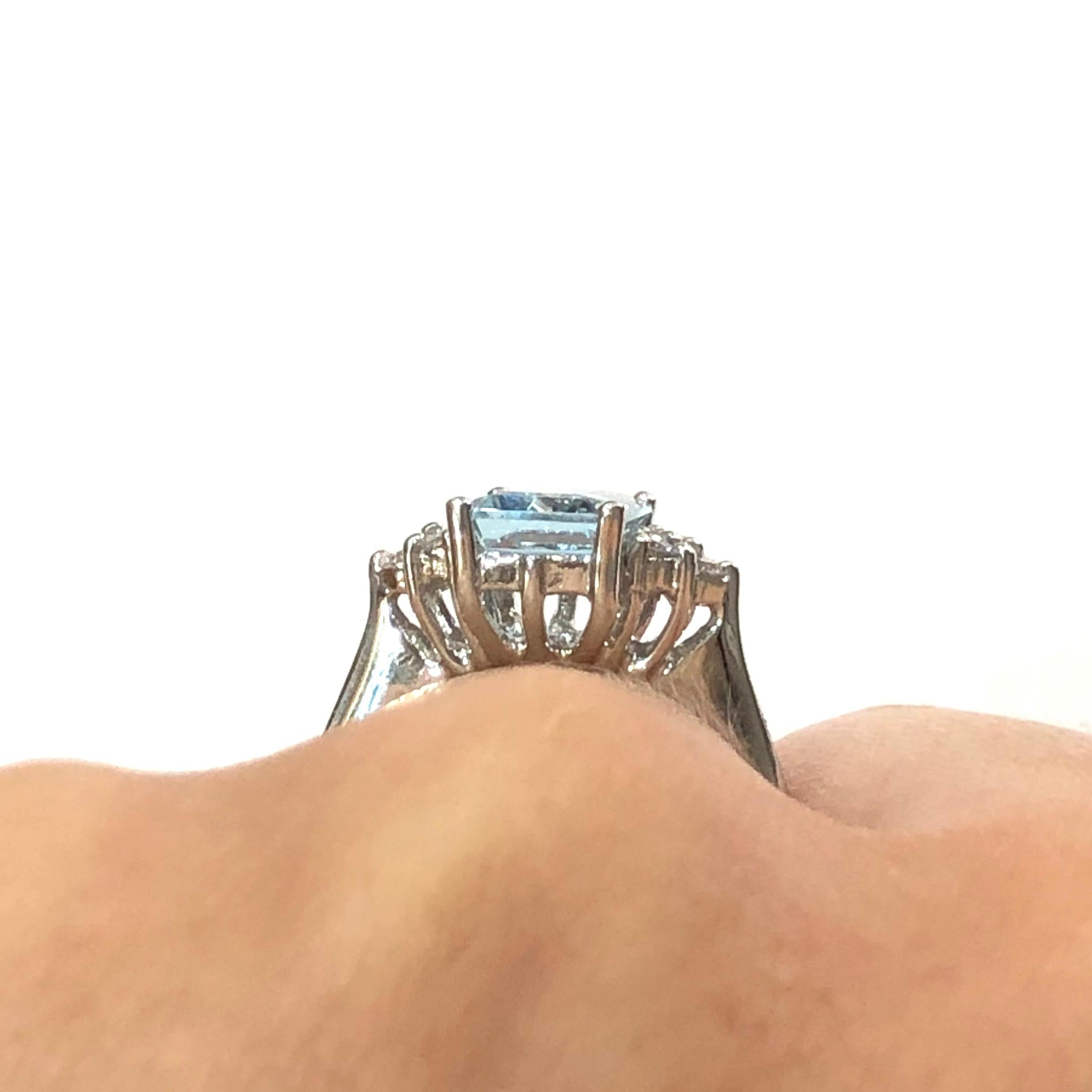 Women's or Men's 18 Carat White Gold Aquamarine and Diamond Ring For Sale
