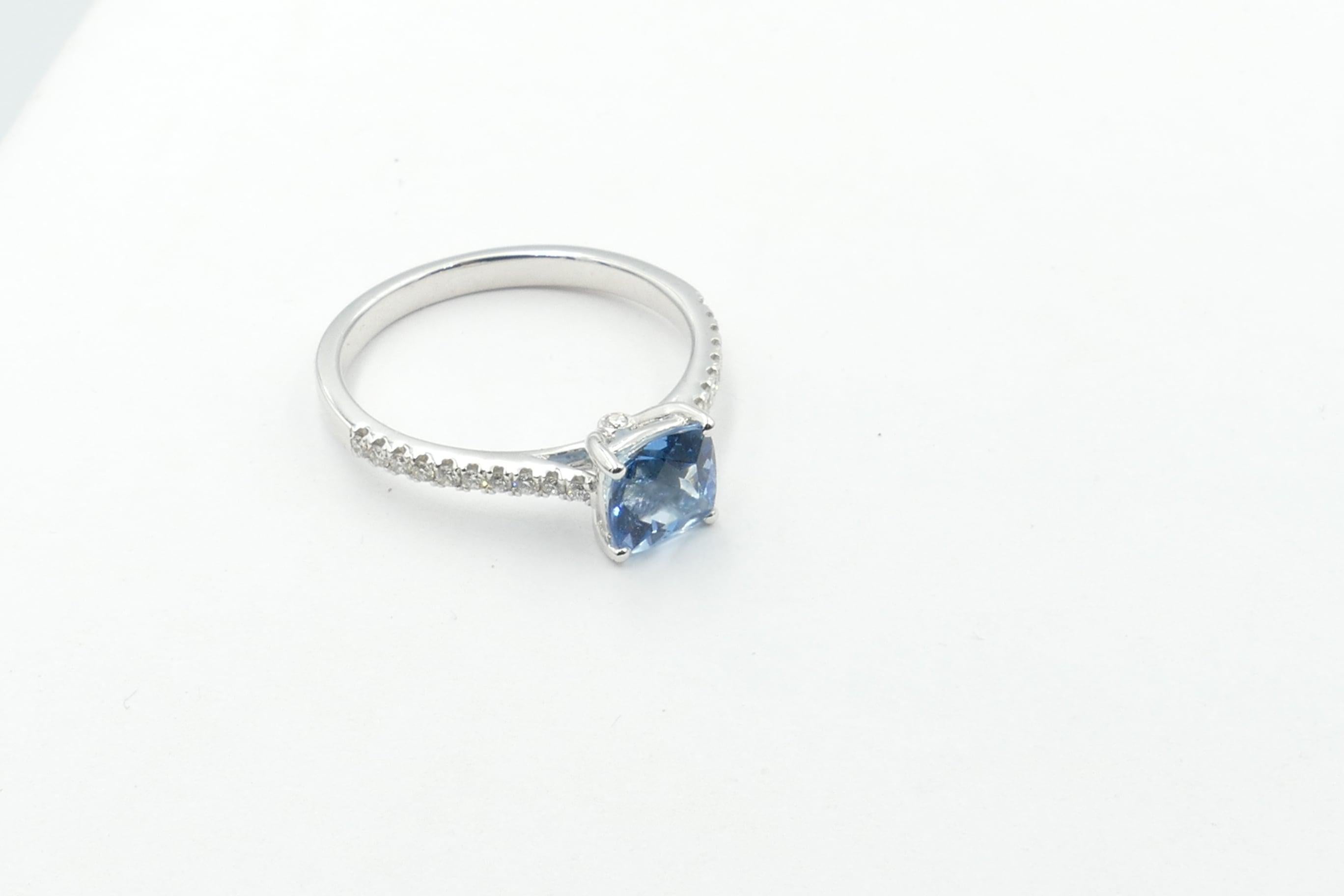 18 Carat White Gold Aquamarine and Diamond Ring In New Condition In Splitter's Creek, NSW