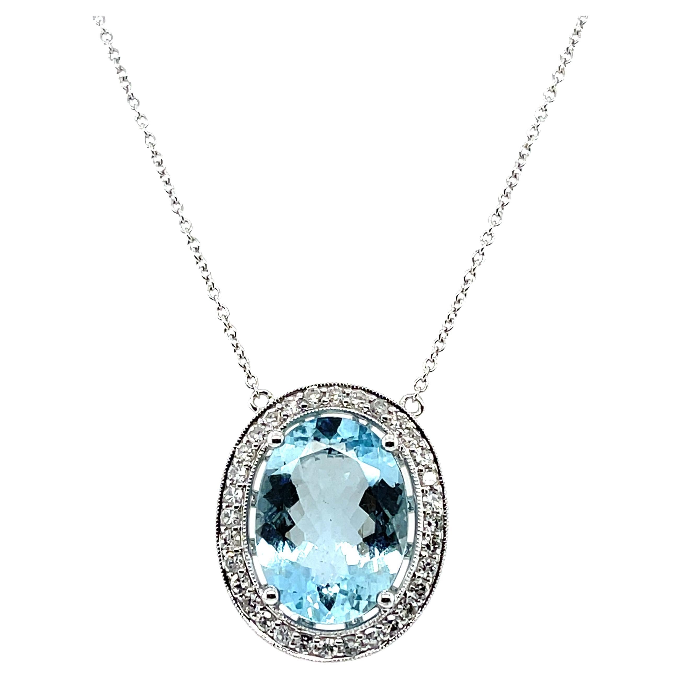 18ct White Gold Aquamarine Oval Pendant and Necklace For Sale