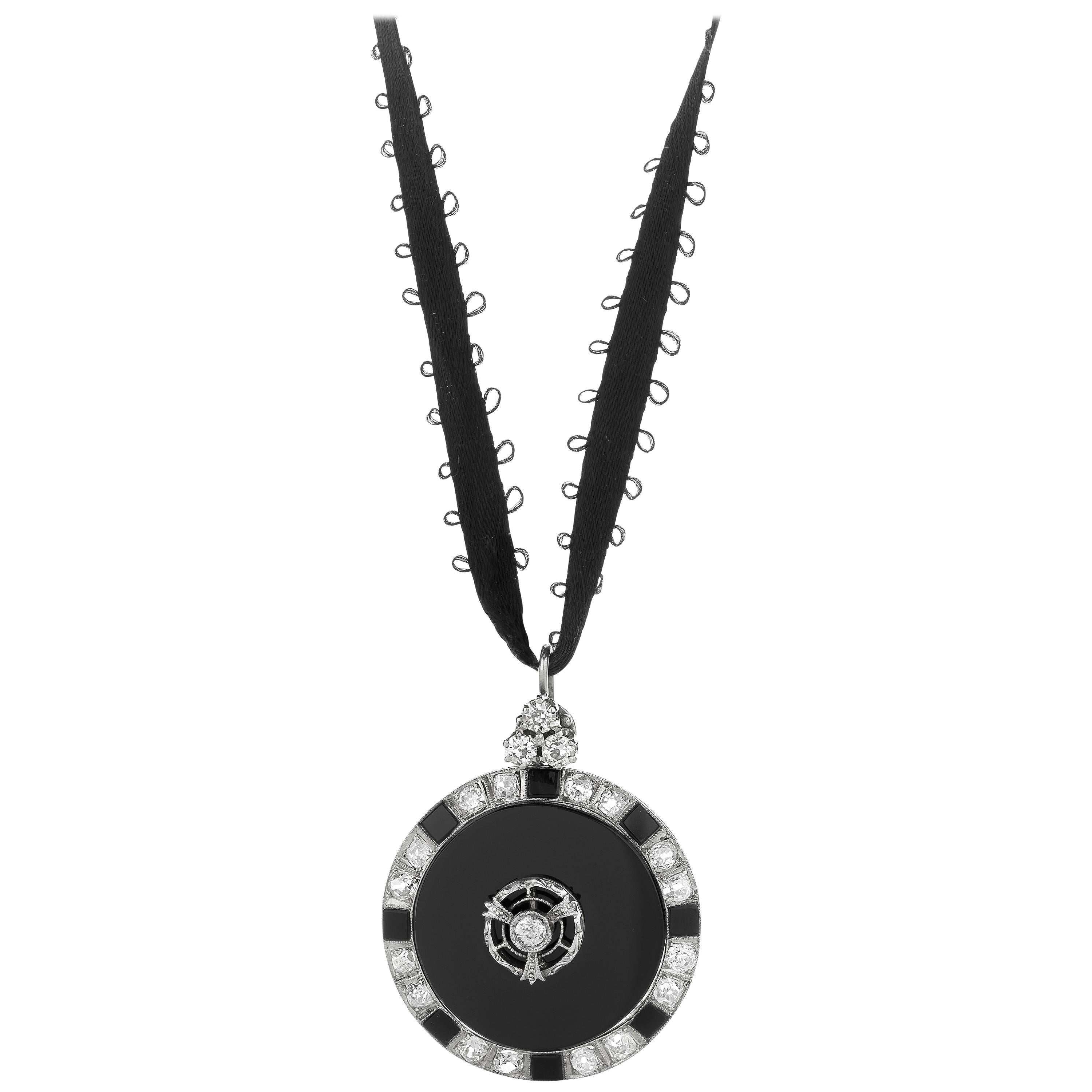 18ct White Gold Art Deco 2.00ct Diamond and Onyx Pendant with 18ct Chain For Sale