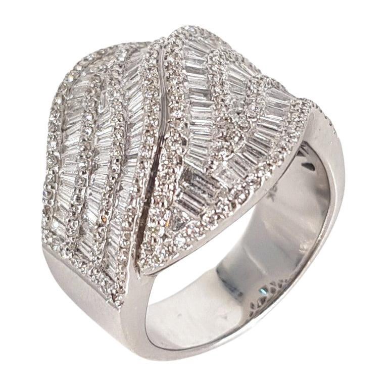 18 Karat Weißgold Baguetteschliff & Runder Brillantschliff Wirbel Diamantring