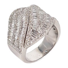 18 Karat Weißgold Baguetteschliff & Runder Brillantschliff Wirbel Diamantring