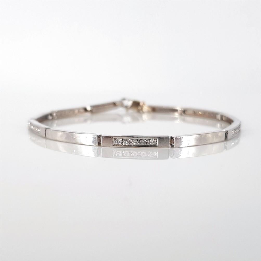 Modern 18ct White Gold Bar Bracelet For Sale