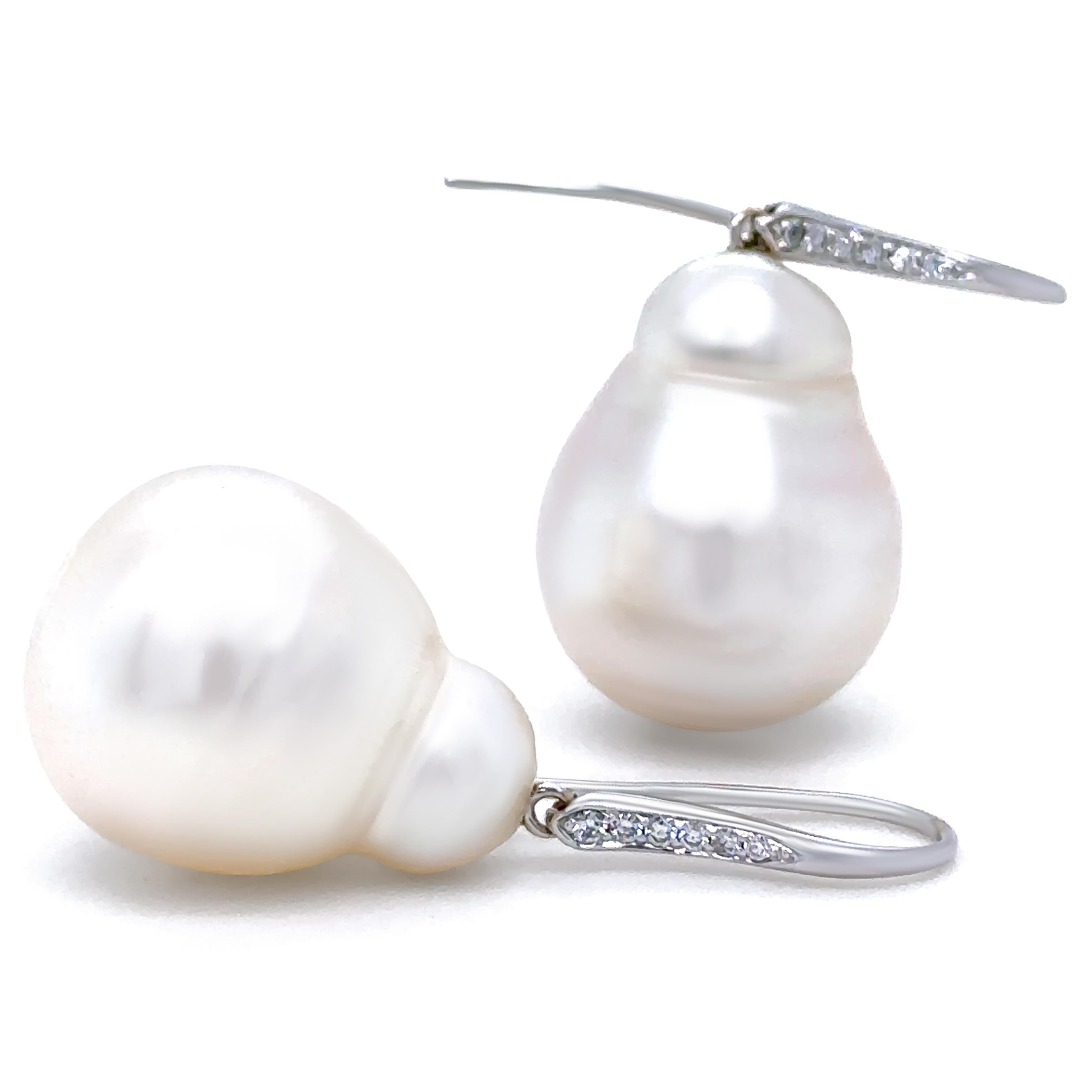 Donna Orecchini barocchi in oro bianco 18ct con perle dei mari del sud e diamanti 0,12ct in vendita