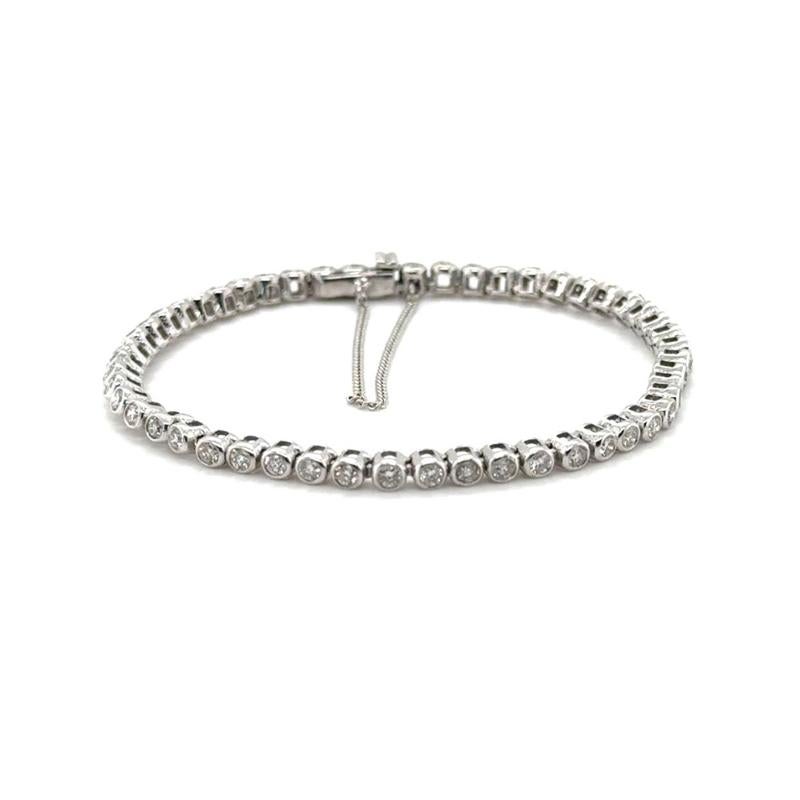 Round Cut 18ct White Gold Bezel Set Diamond Tennis Bracelet For Sale