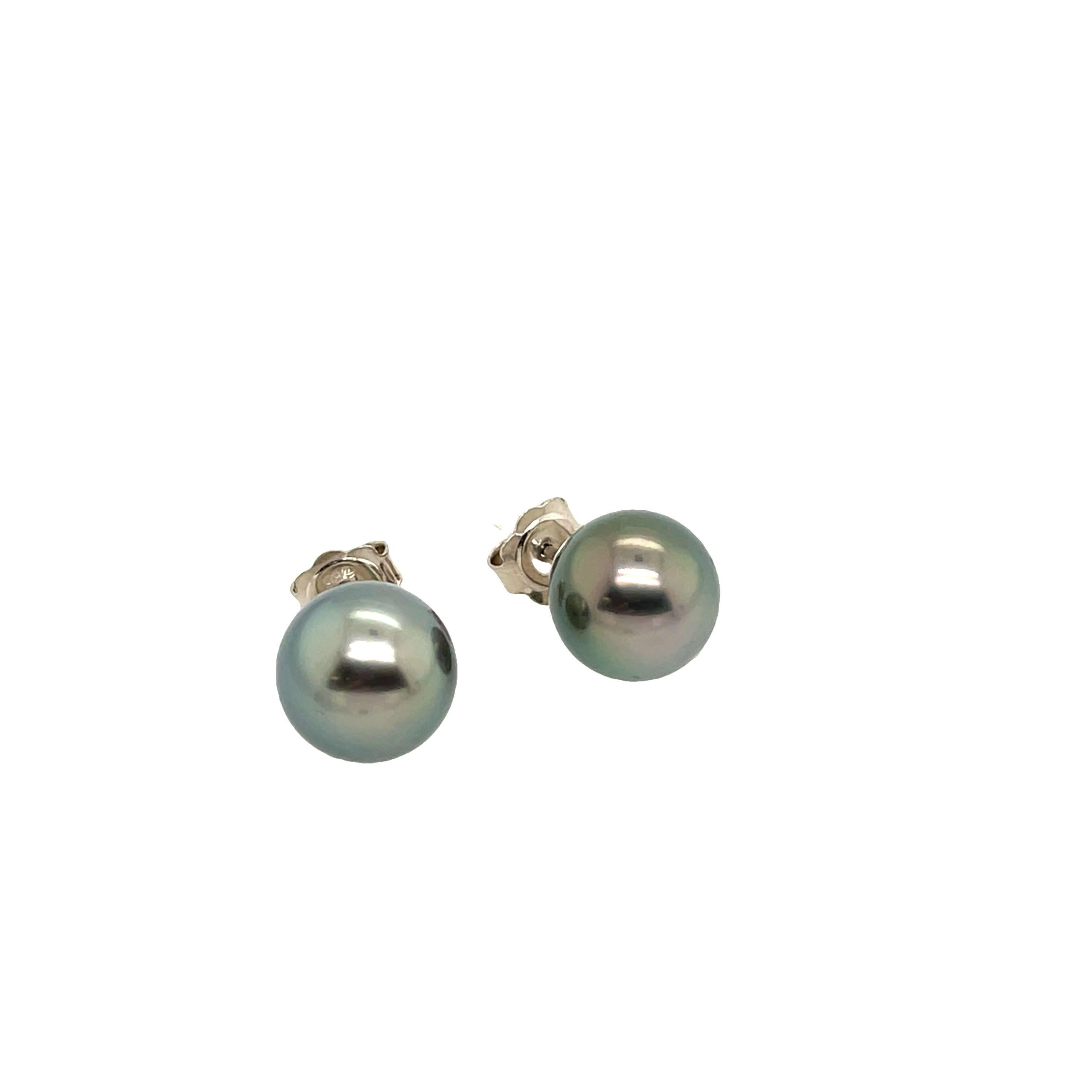 Women's or Men's 18ct White Gold Black Pearl Set, Earrings & Pendant For Sale