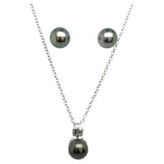 18ct White Gold Black Pearl Set, Earrings & Pendant