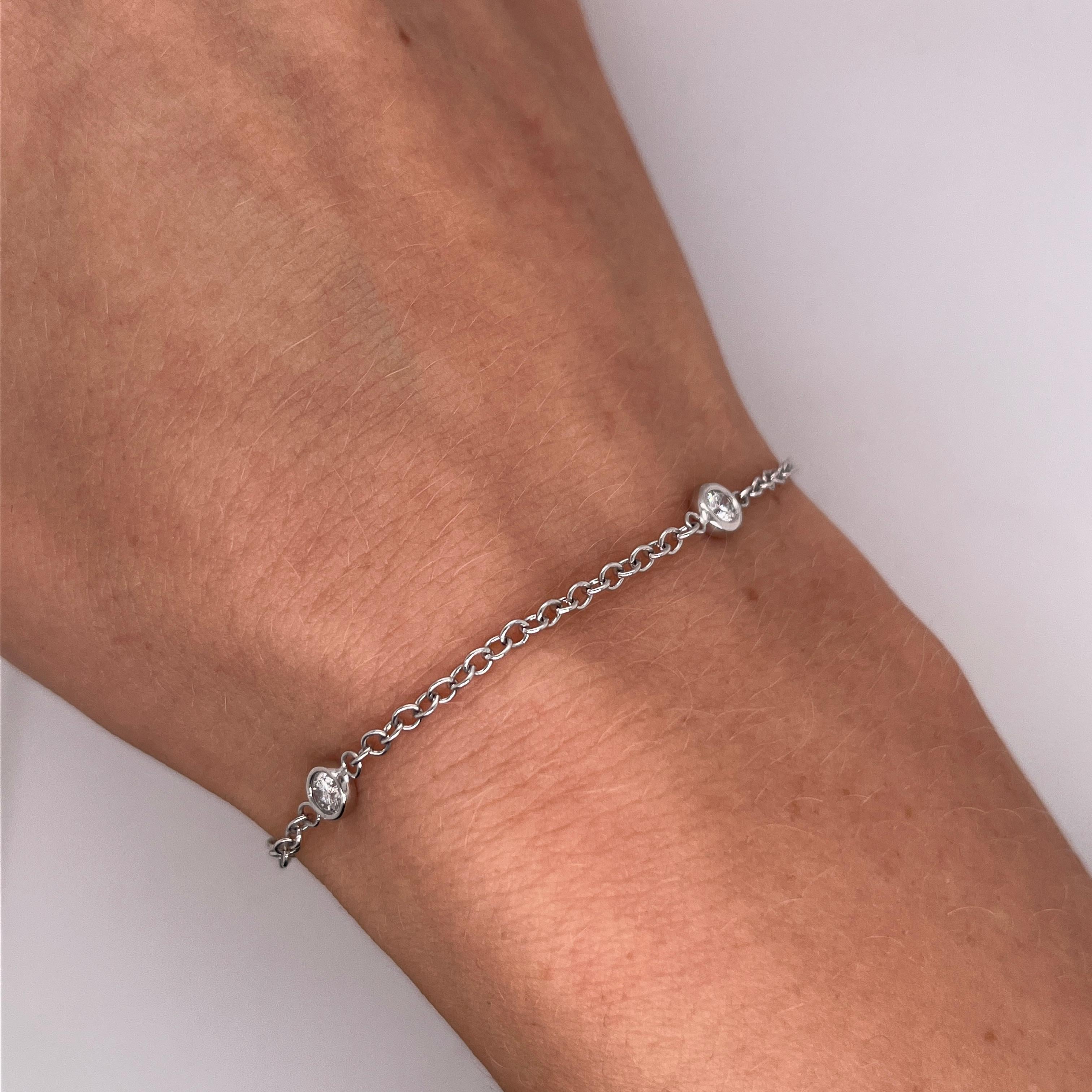 Pulsera de oro blanco de 18 ct engastada con 3 diamantes brillantes redondos Corte redondo en venta