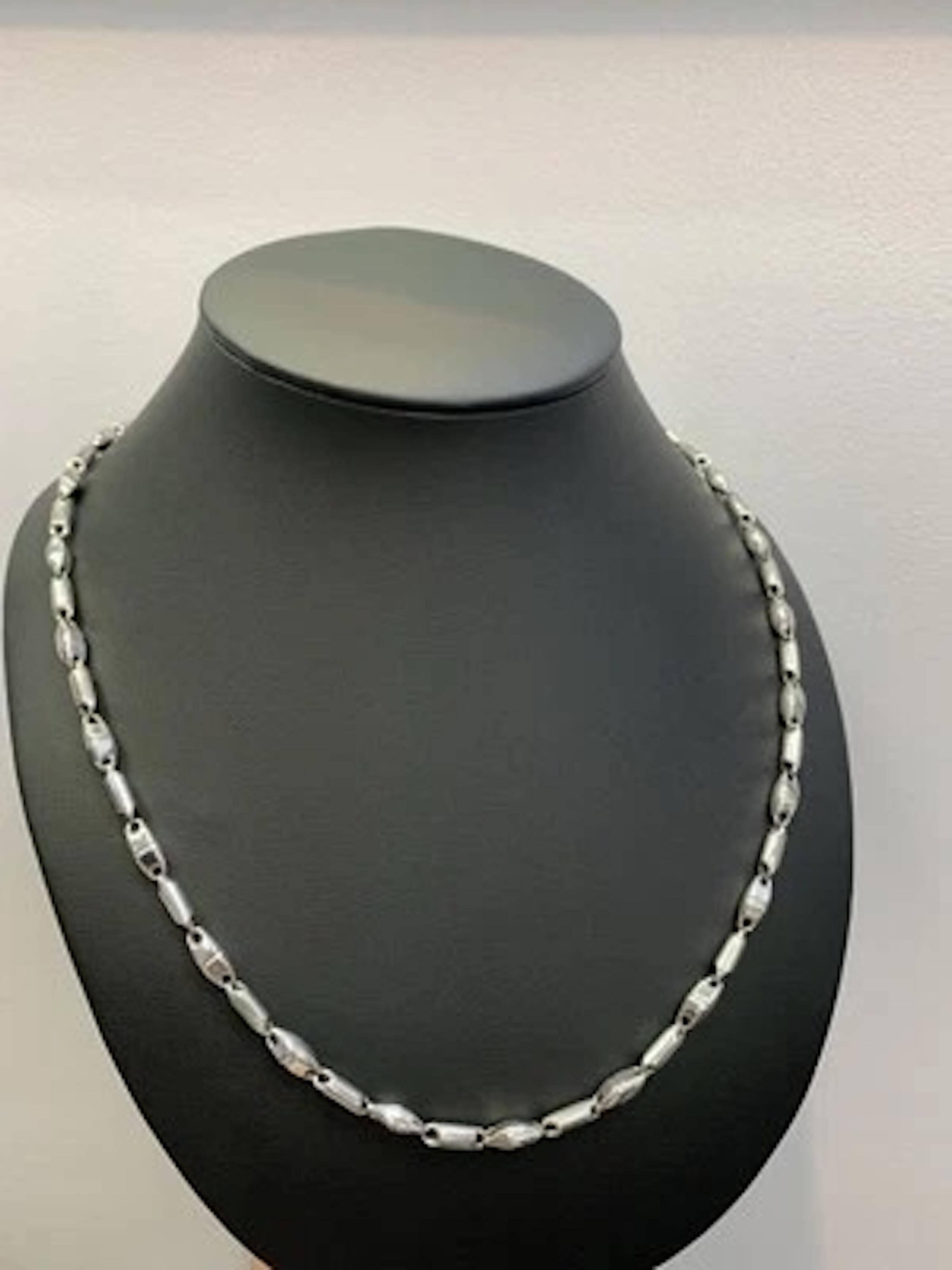 18ct White Gold Chunky Chain Necklace 24 Inches 18.8g For Sale 1