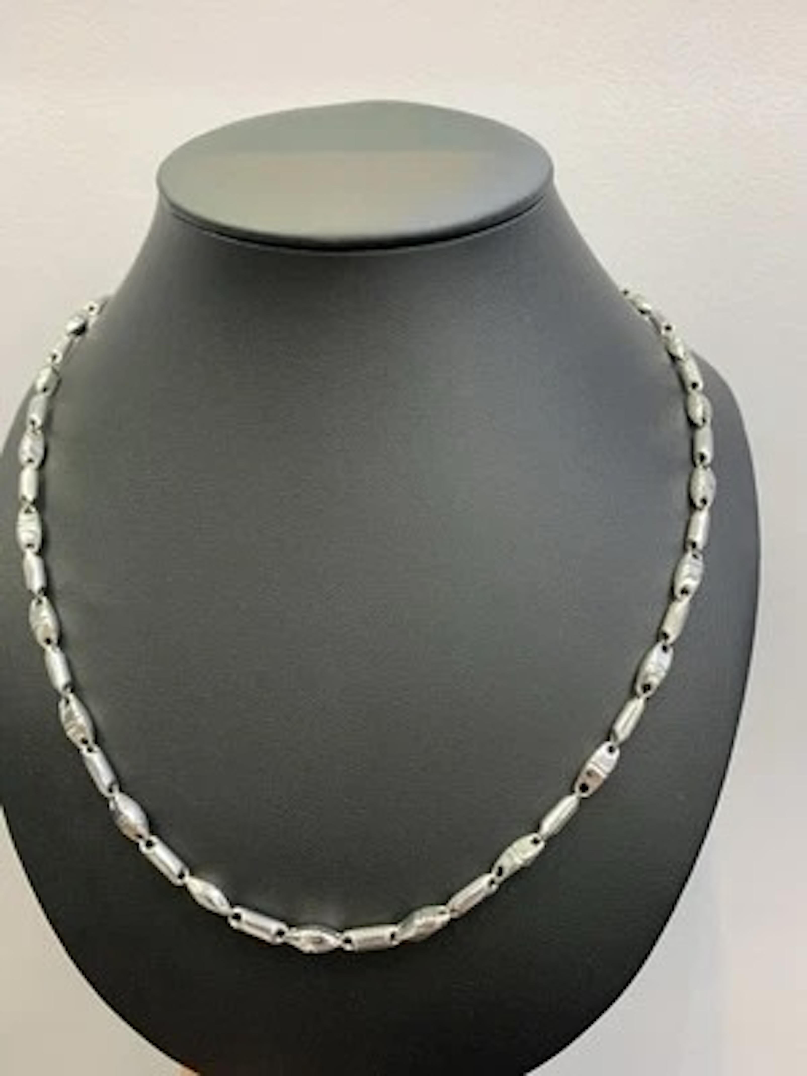 18ct White Gold Chunky Chain Necklace 24 Inches 18.8g For Sale 2