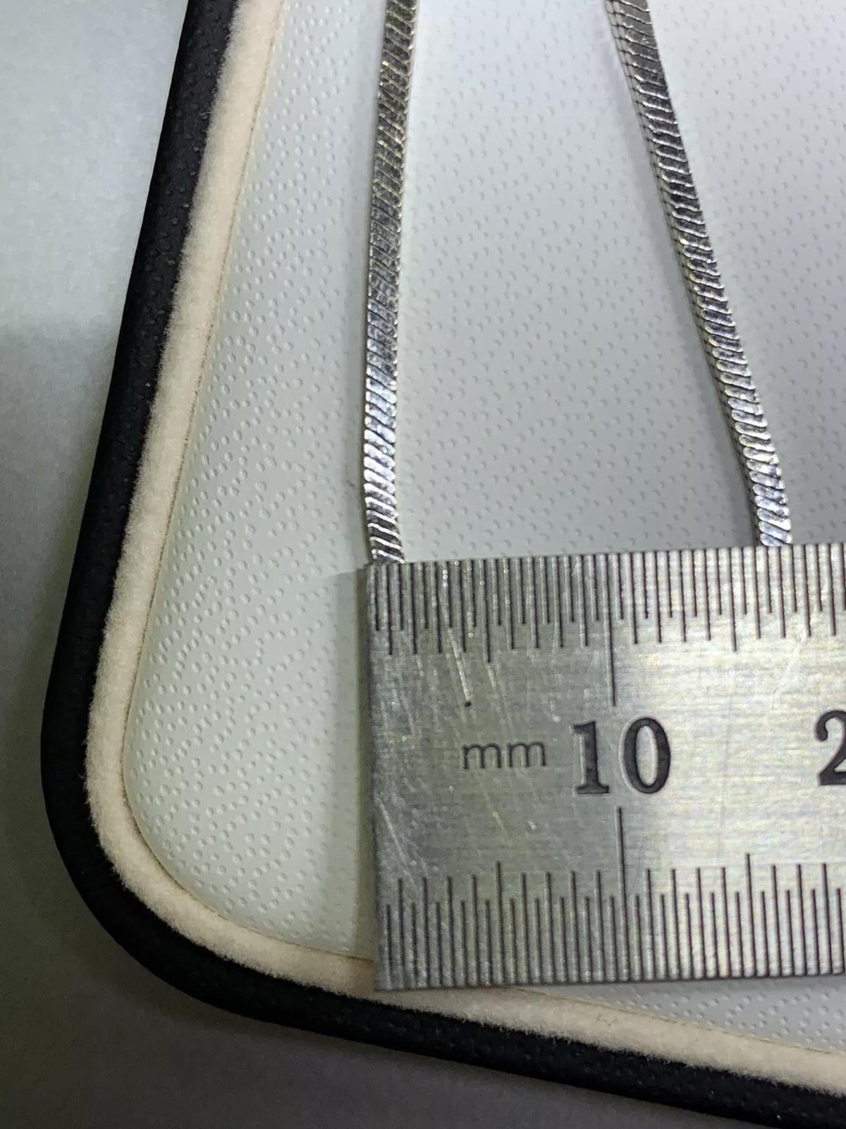 Collier en or blanc 18ct avec chaîne à chevrons en serpent 9.5G 16 Inches Neuf - En vente à London, GB