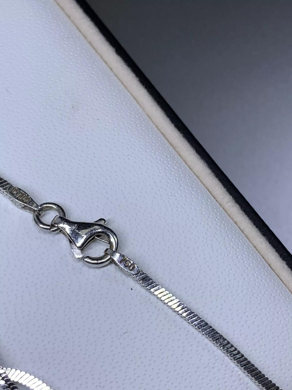 Collier en or blanc 18ct avec chaîne à chevrons en serpent 9.5G 16 Inches Unisexe en vente
