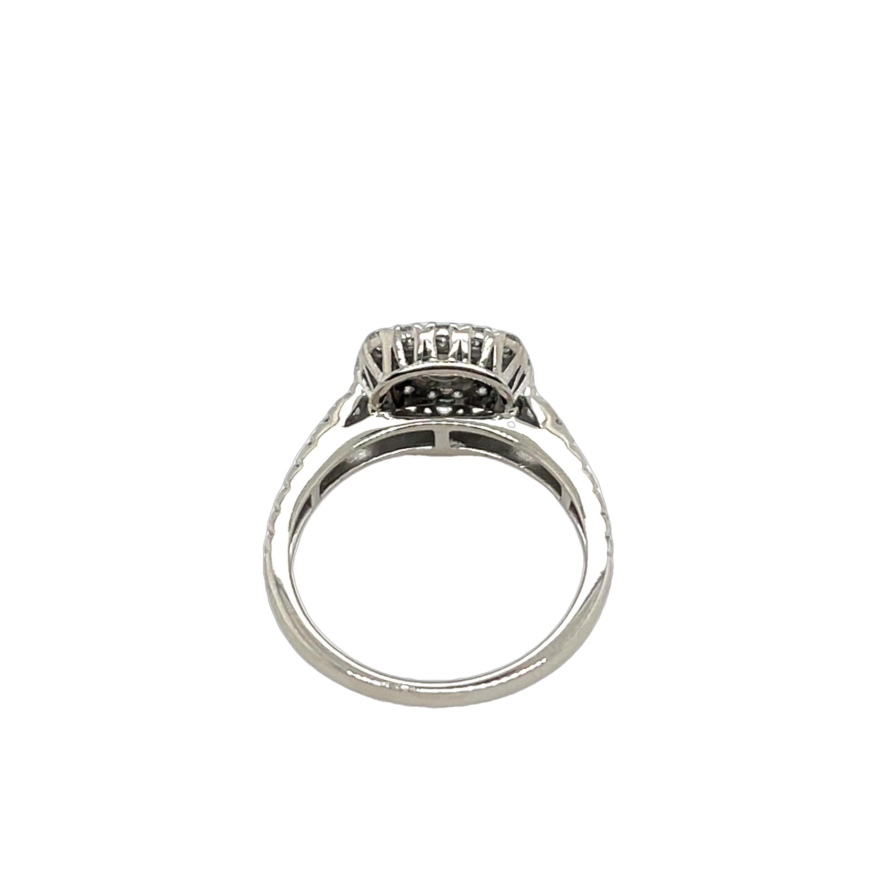 Taglio rotondo Anello con diamanti a grappolo in oro bianco 18 ct. con diamanti taglio rotondo da 0,80 ct. in vendita