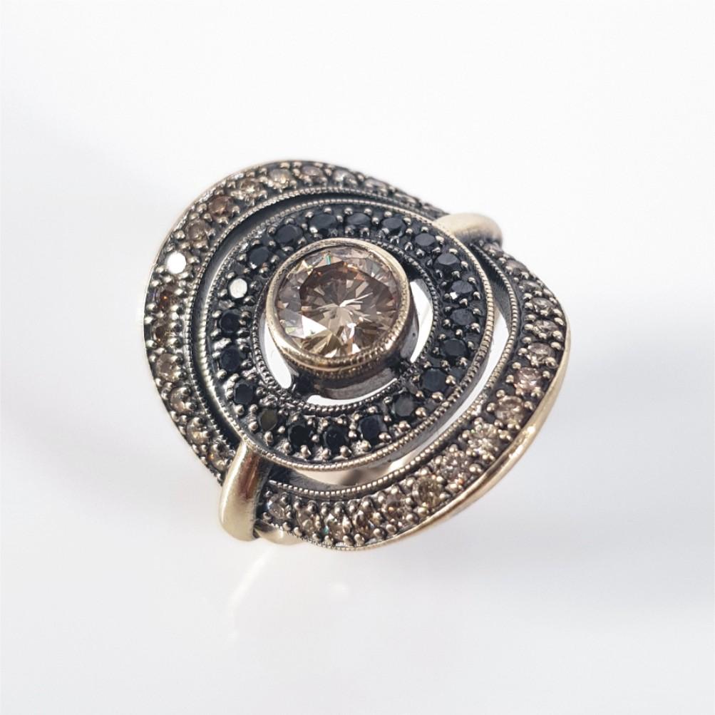 Round Cut 18ct White Gold Cognac Diamond Ring