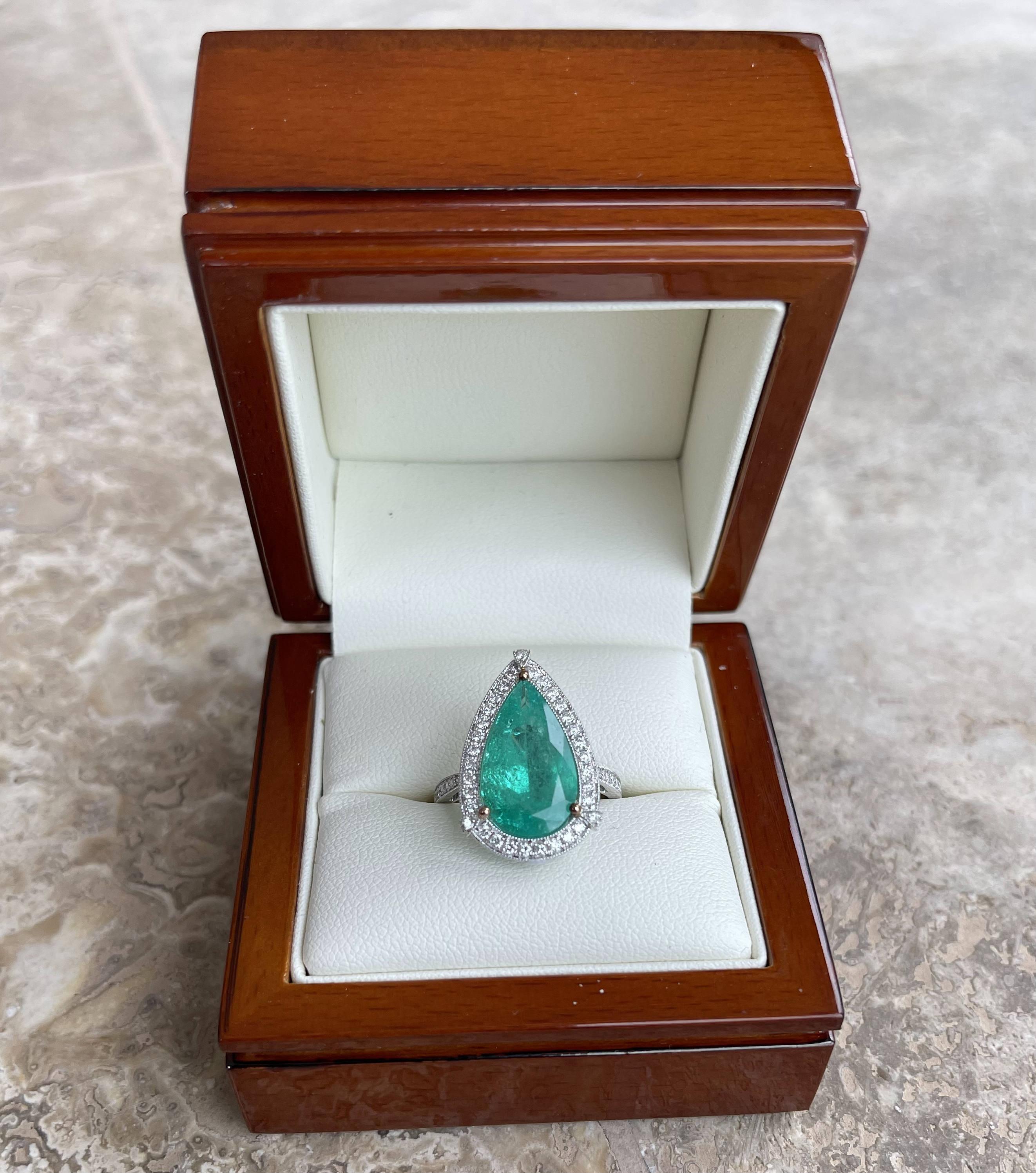 Anello con smeraldo e diamante in oro bianco 18 ct in vendita 3