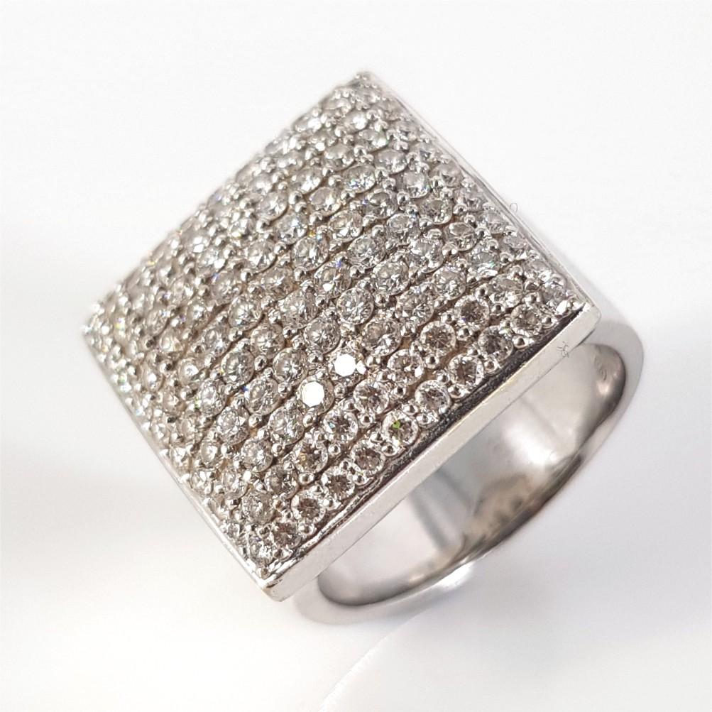 18 Karat Weißgold Kissenschliff Pavé Diamantring 4