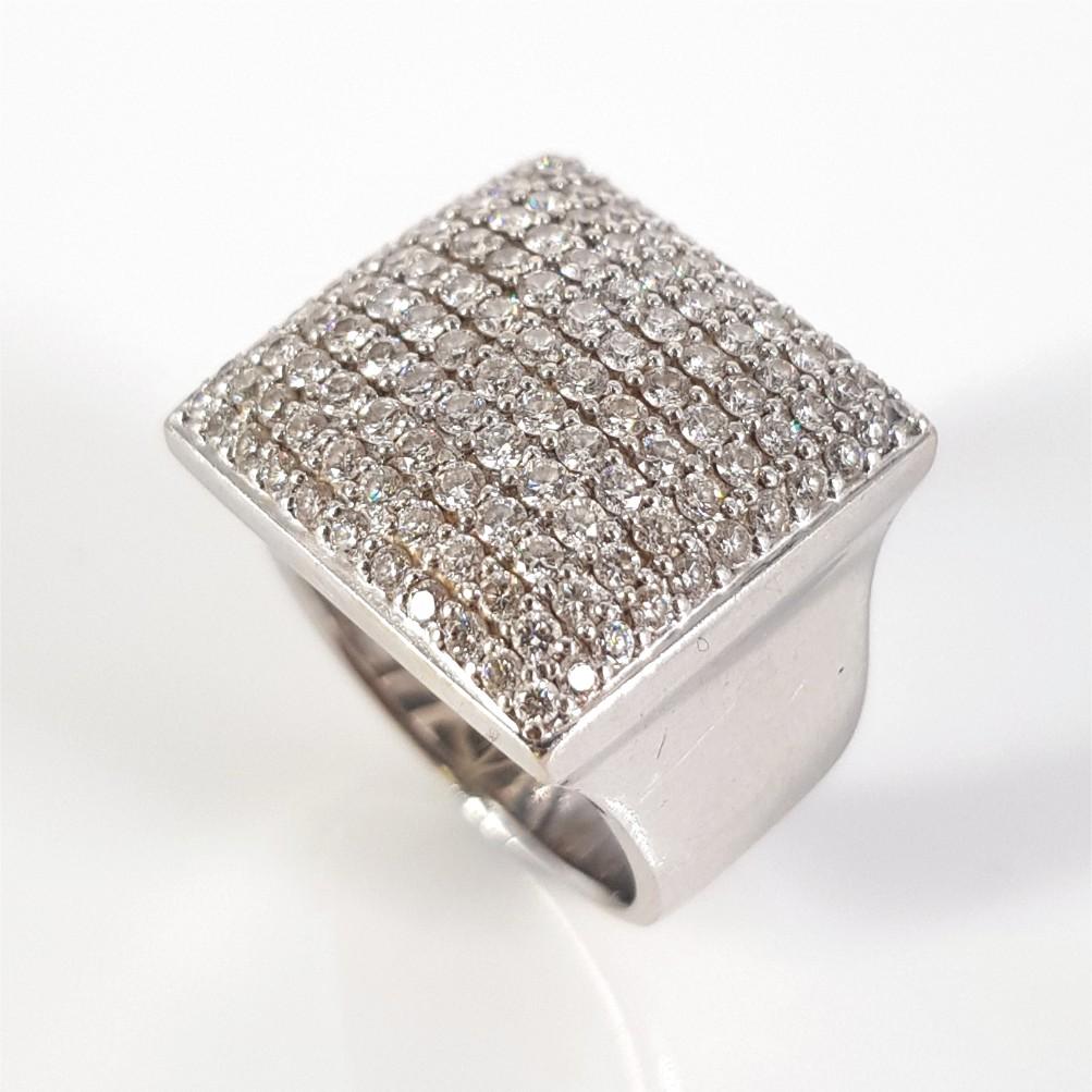 18 Karat Weißgold Kissenschliff Pavé Diamantring 5