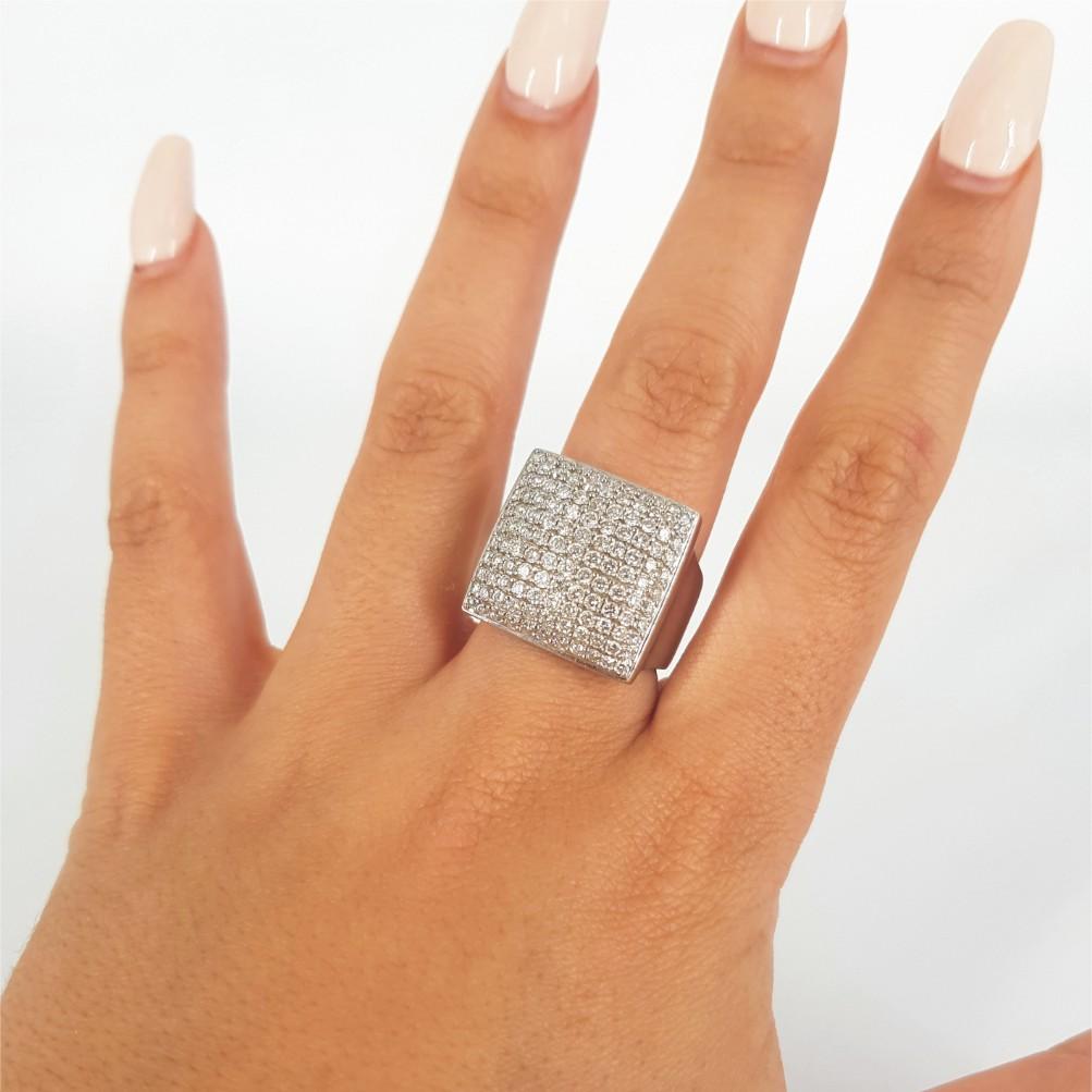 18 Karat Weißgold Kissenschliff Pavé Diamantring 6