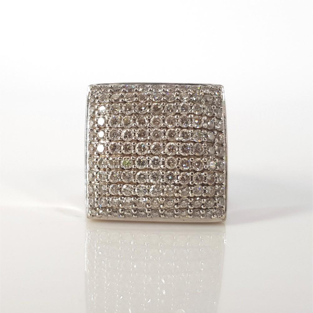 18 Karat Weißgold Kissenschliff Pavé Diamantring 1