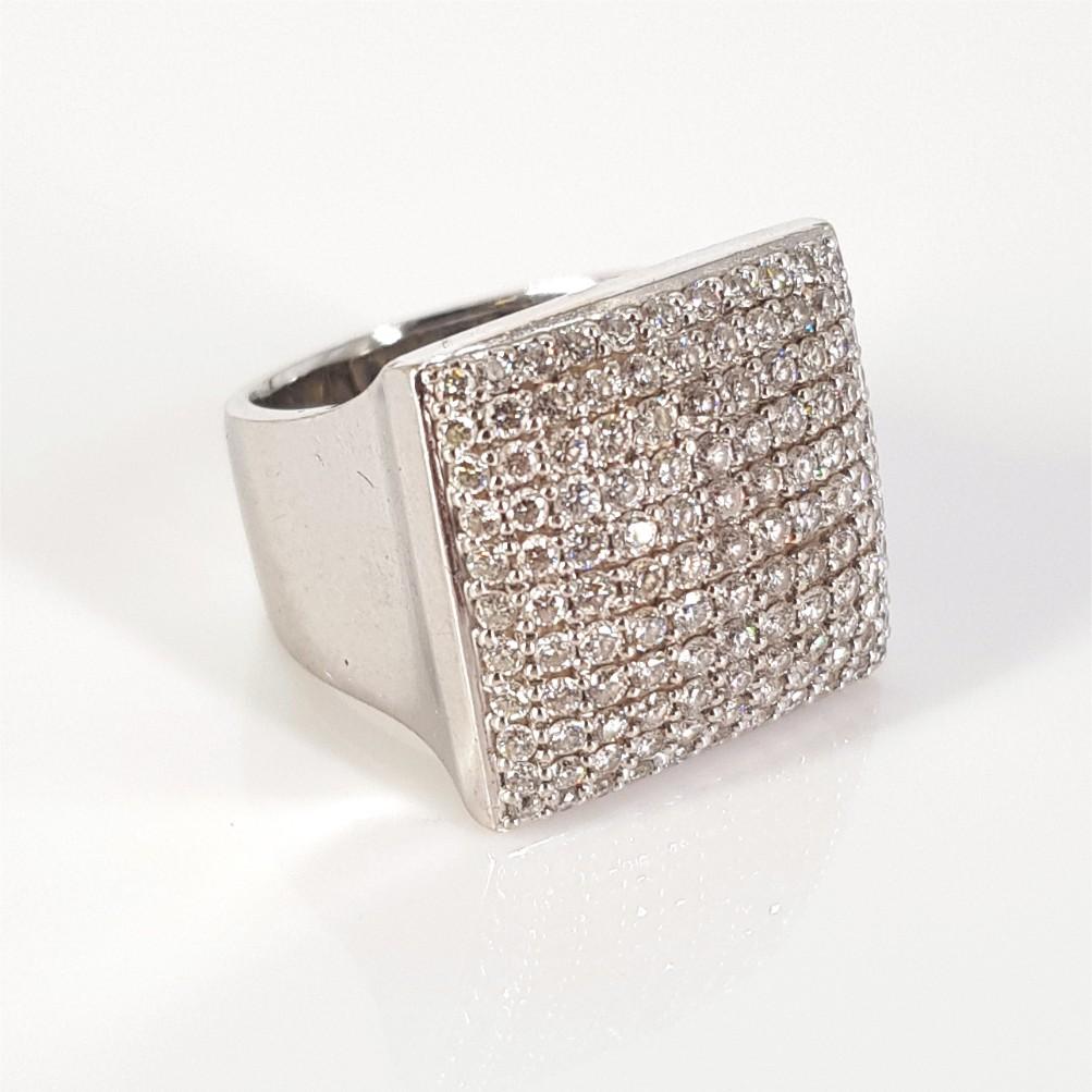 18 Karat Weißgold Kissenschliff Pavé Diamantring 2