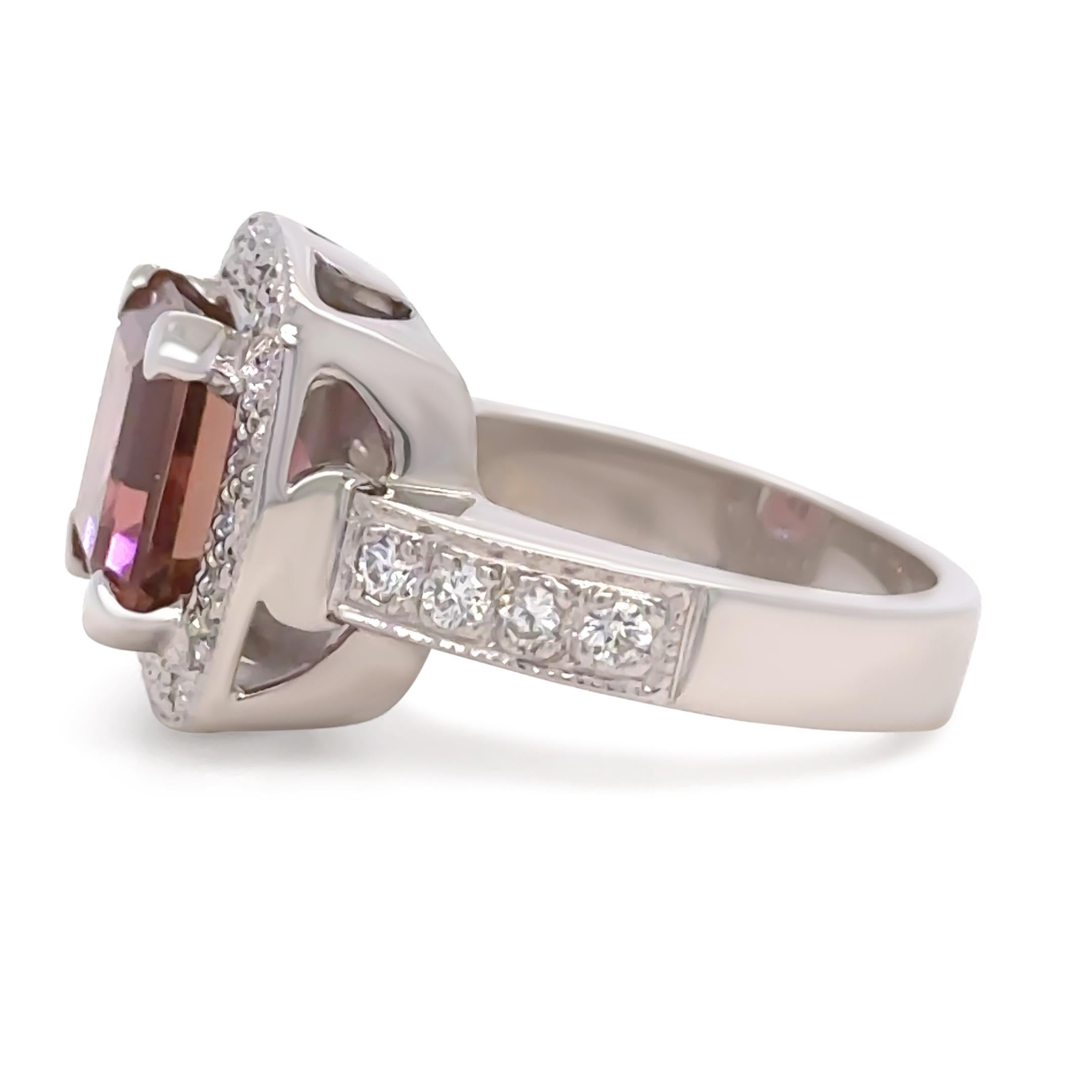 Anillo de Oro Blanco 18ct Turmalina Rosa Oscura y Racimo de Diamantes 5,50ct 14,2g en venta 1