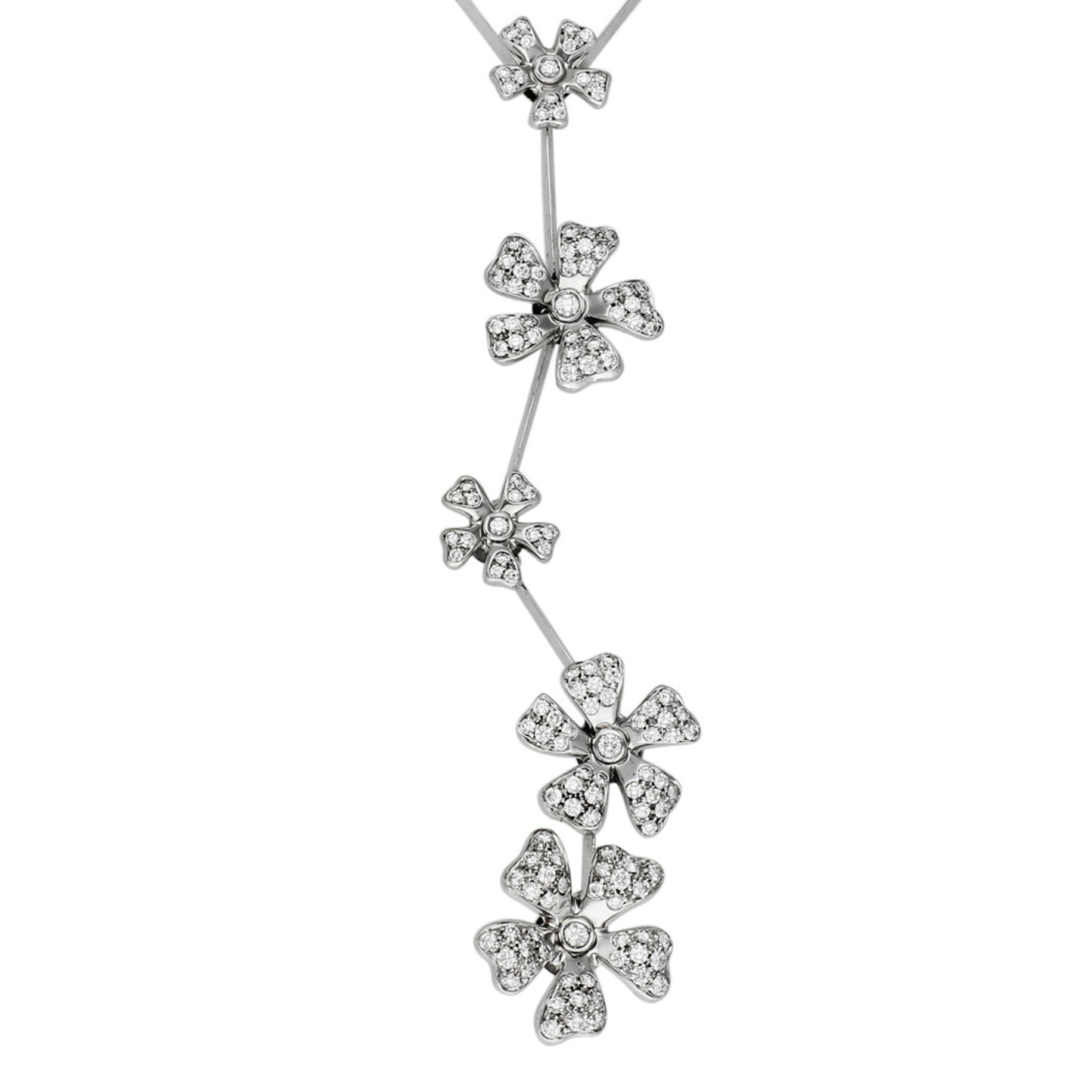 De Beers Wildblumen-Halskette, 2,10 Karat Diamant und 18 Karat Weißgold

Diese Pre-Loved De Beers Wild Flower Necklace ist ein exquisites Stück mit einer bezaubernden Anziehungskraft. Eine Symphonie aus Luxus und Natur mit einer Kaskade sorgfältig