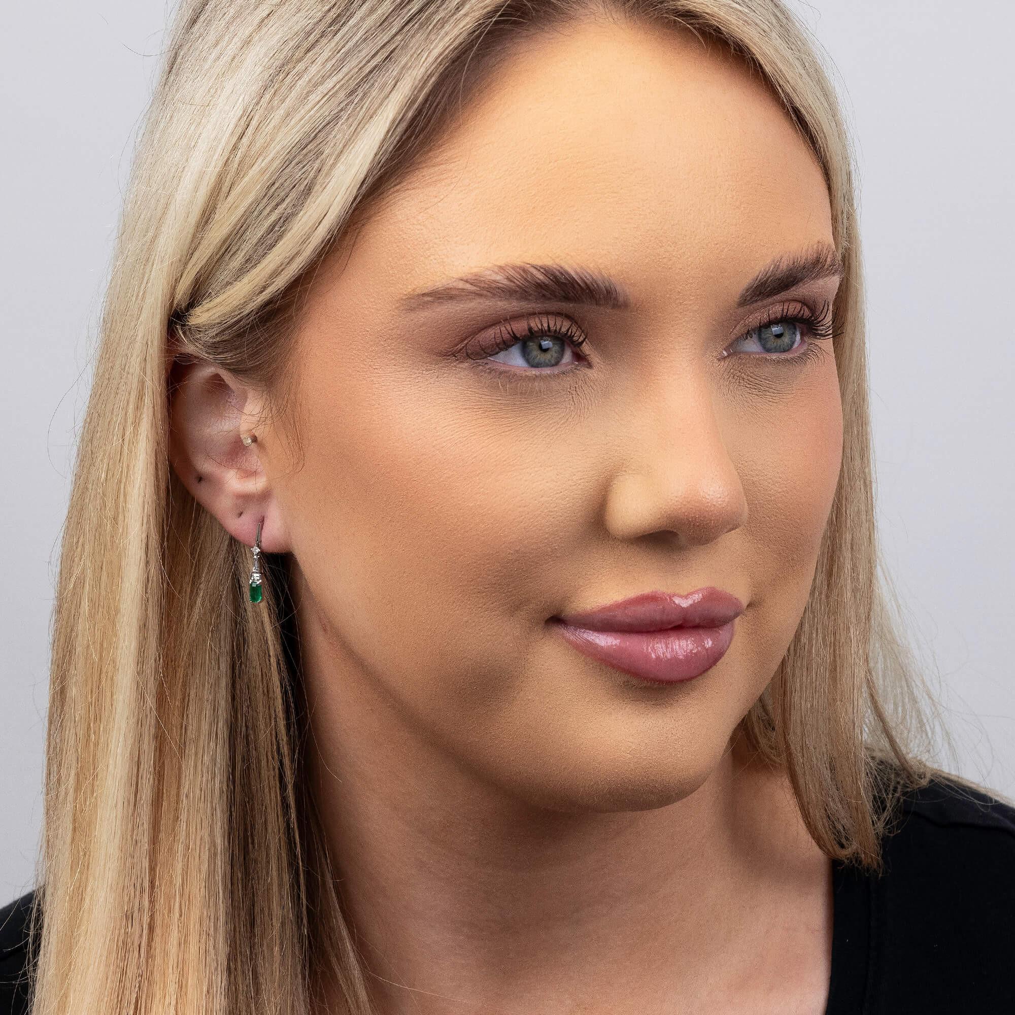 18ct White Gold Diamond & 0.65ct Emerald Earrings

Discover unparalleled elegance with our 18ct White Gold Emerald & Diamond Drop Earrings, a luxurious addition to any sophisticated ensemble. These exquisite earrings feature a stunning cascade of