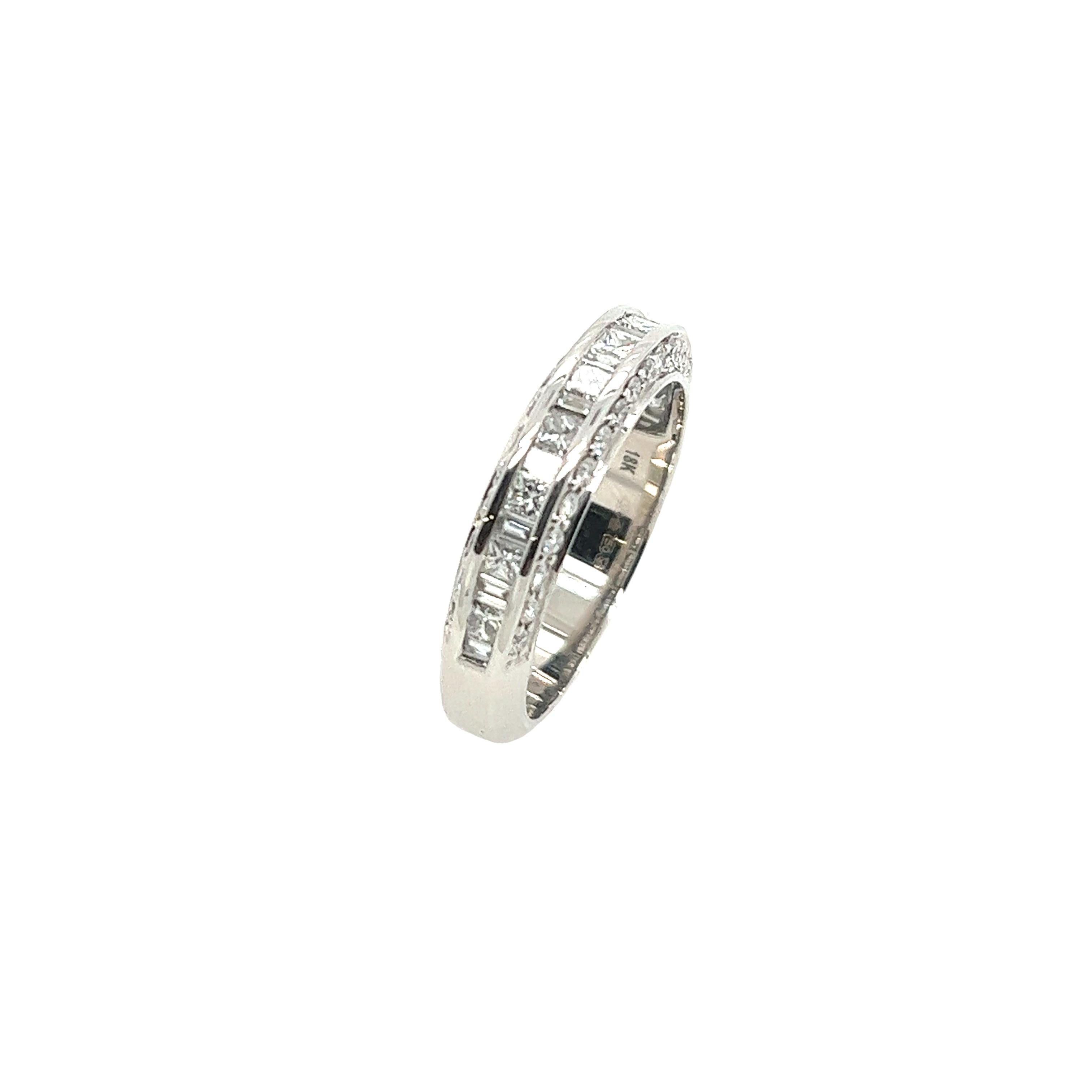 Modern 18ct White Gold Diamond Band Ring Set With 0.90ct Natural Diamonds For Sale