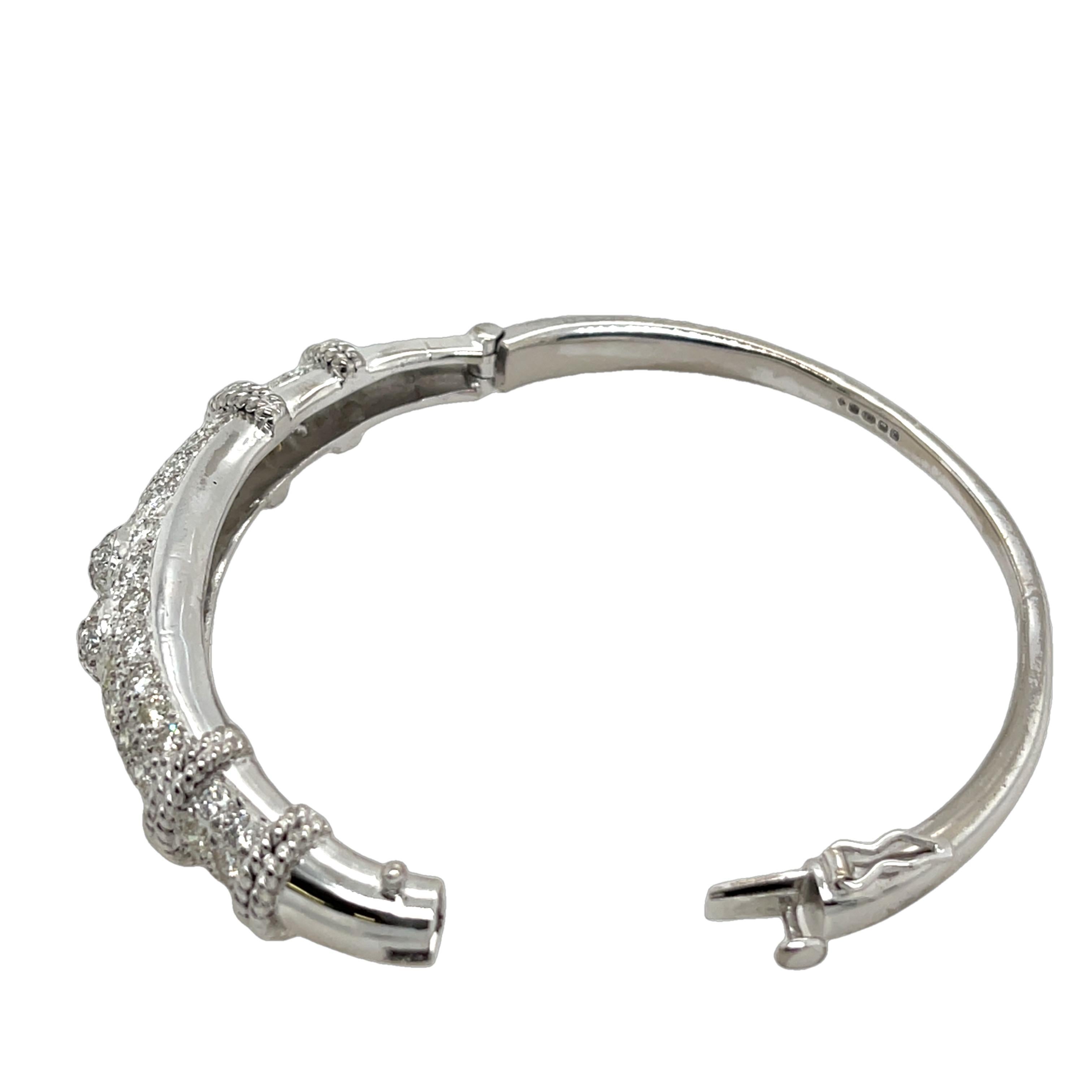 Taglio rotondo Bangle in oro bianco 18ct con diamanti tondi naturali da 3,50ct
