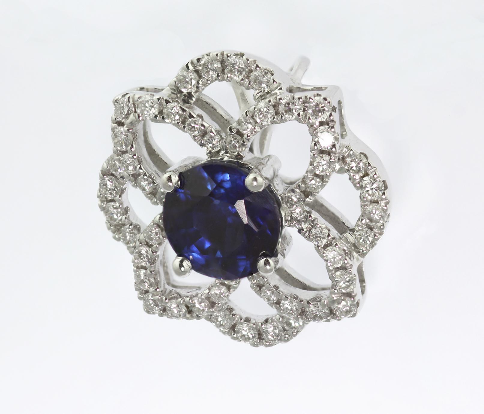 Modern 18ct White Gold, Diamond & Blue Sapphire Quatrefoil Contemporary Pendant For Sale