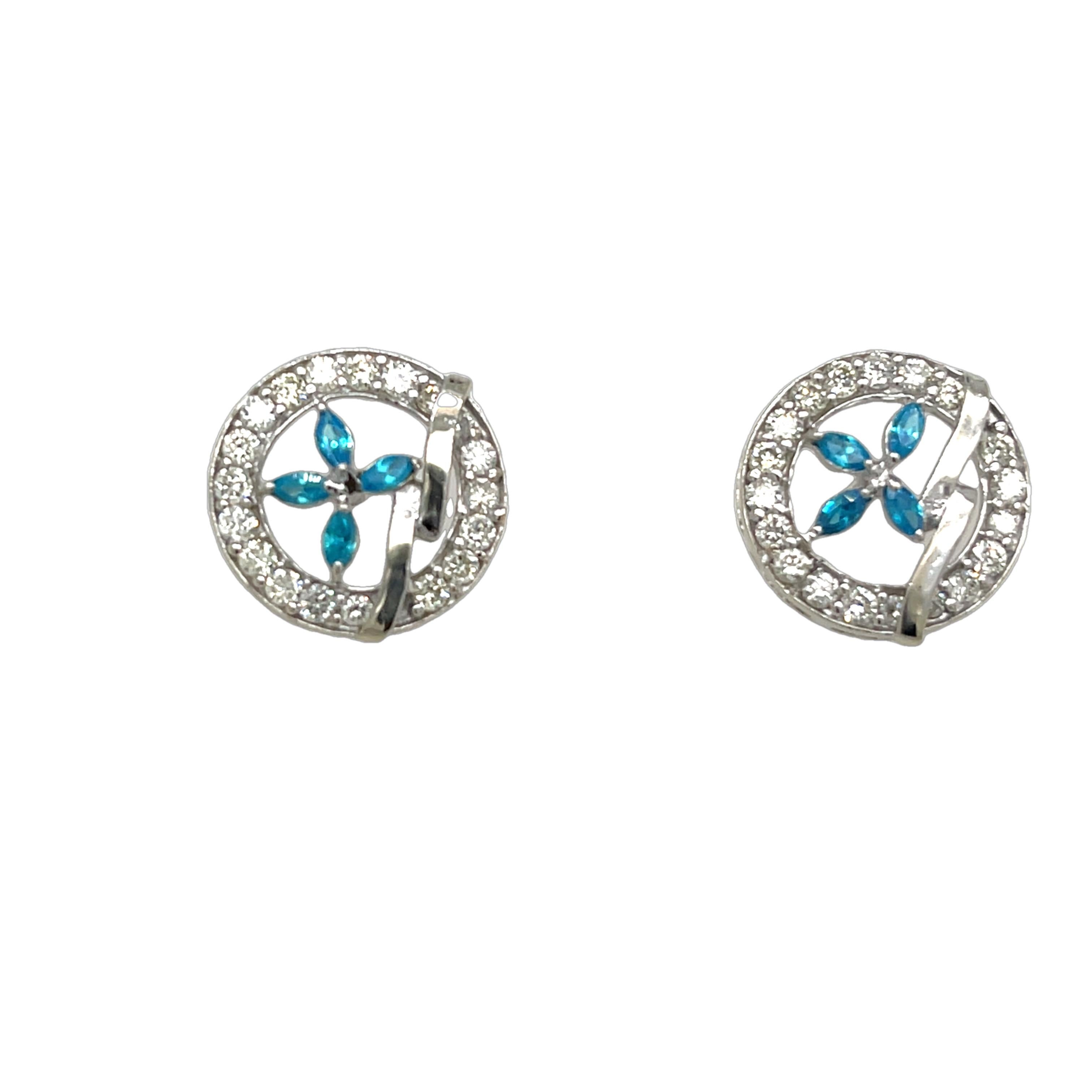 Taglio rotondo Orecchini in oro bianco 18ct con diamanti e topazio blu in vendita