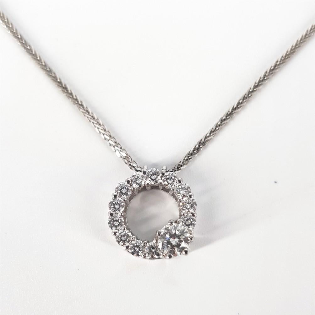 18ct White Gold Diamond Circle Necklace In Excellent Condition For Sale In Cape Town, ZA