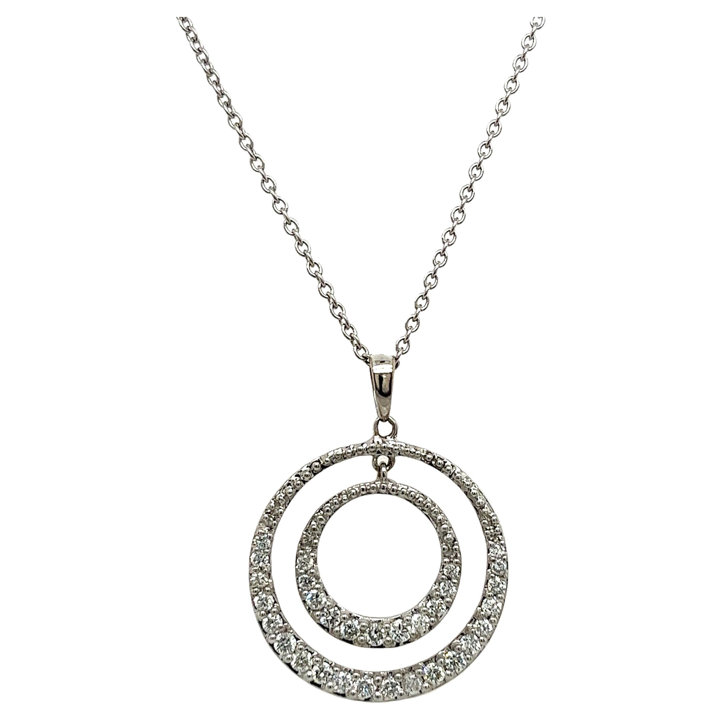 Colgante circular de diamantes de oro blanco de 18 ct engastado con diamantes de 0,50 ct