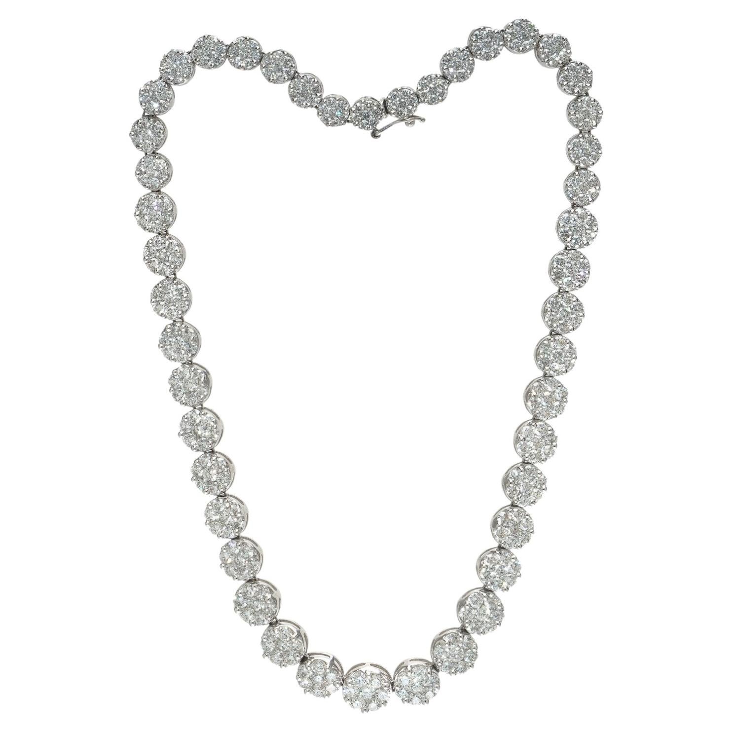 Collier en or blanc 18 carats avec un ensemble de diamants, d'environ 22 carats en vente