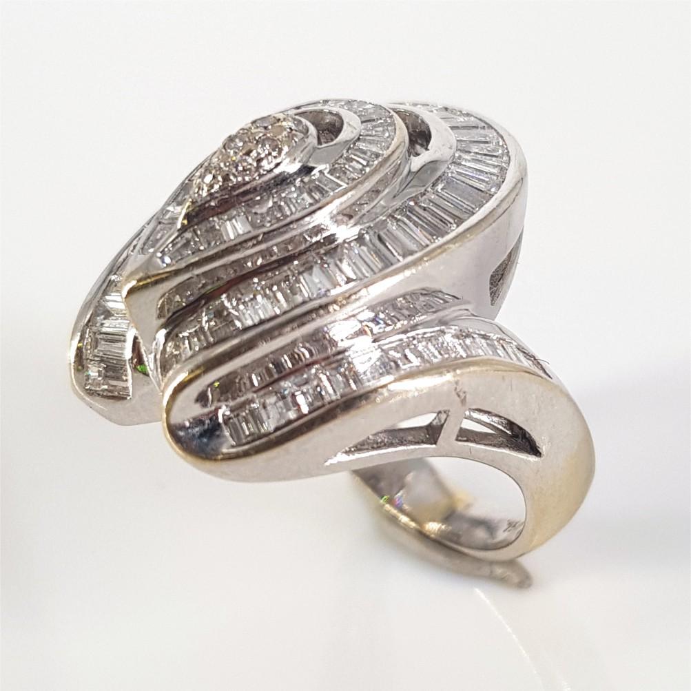 Women's 18ct White Gold Diamond Dress Ring For Sale