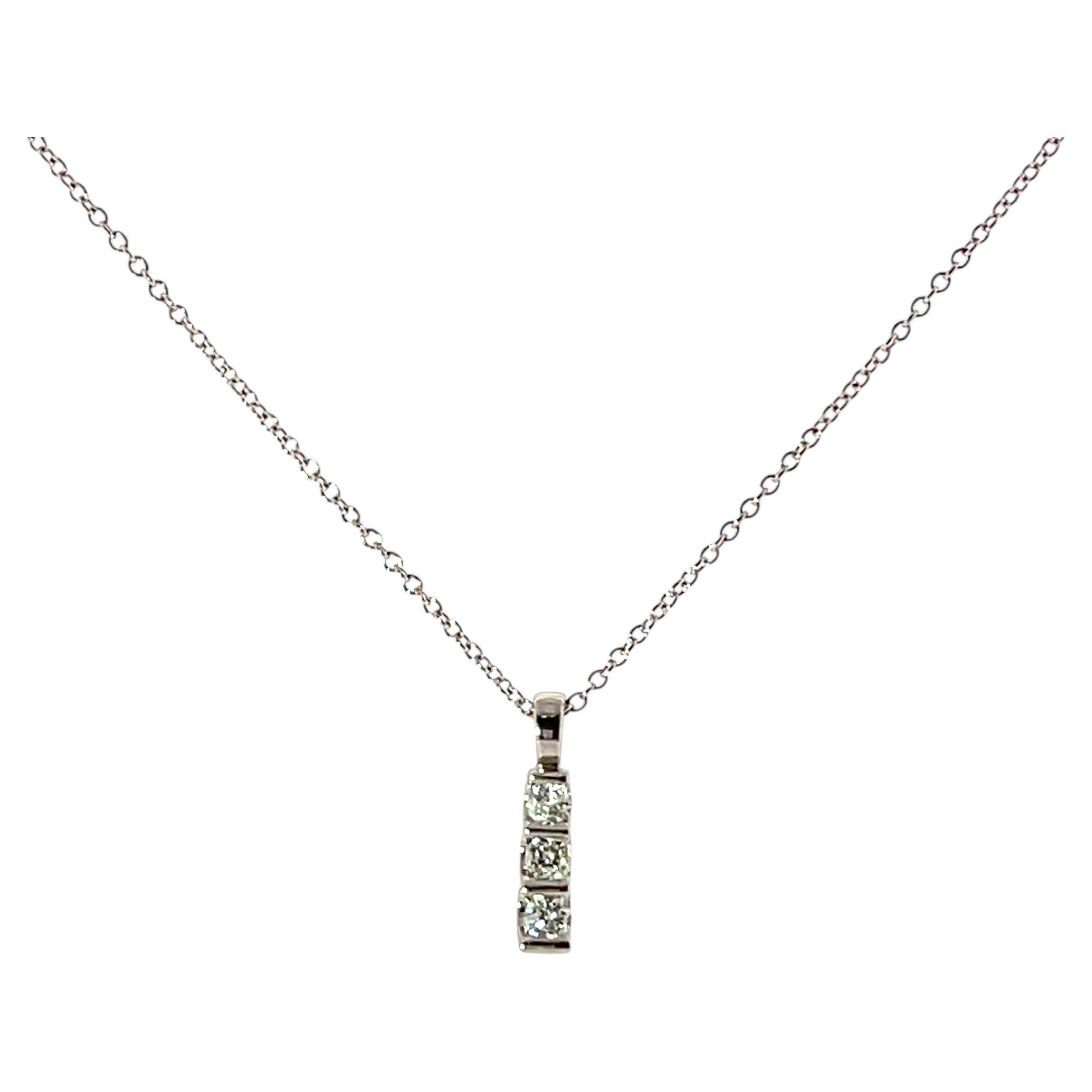 18ct White Gold Diamond Drop Pendant Necklace – 0.25ct