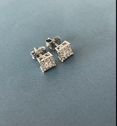 18ct White Gold Diamond Earrings 0.50ct Square Studs Solitaire Centre Half Carat
