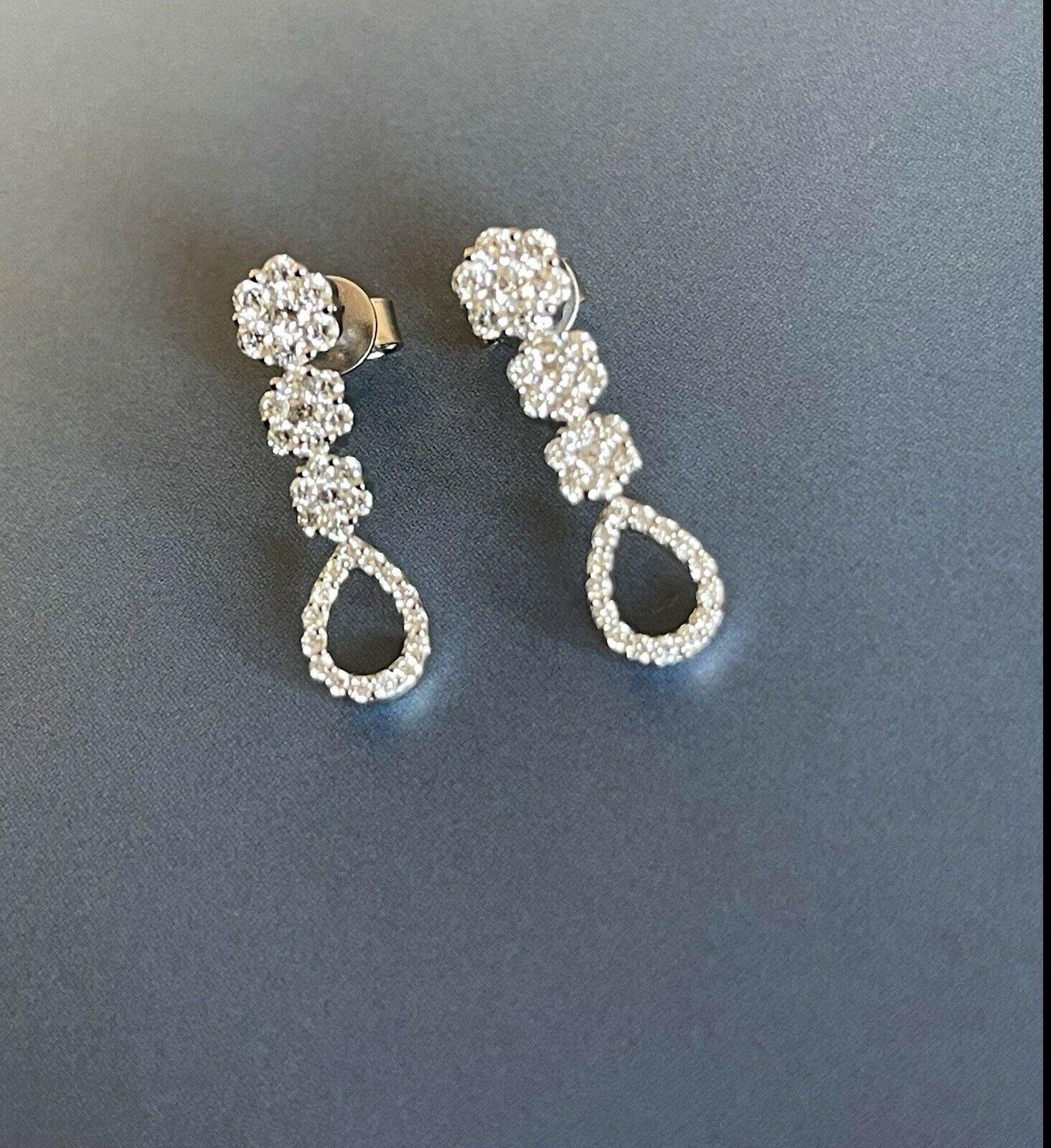 18ct White Gold Diamond Earrings 1.20ct Daisy Drop Cocktail Bridal One Carat In New Condition For Sale In Ilford, GB