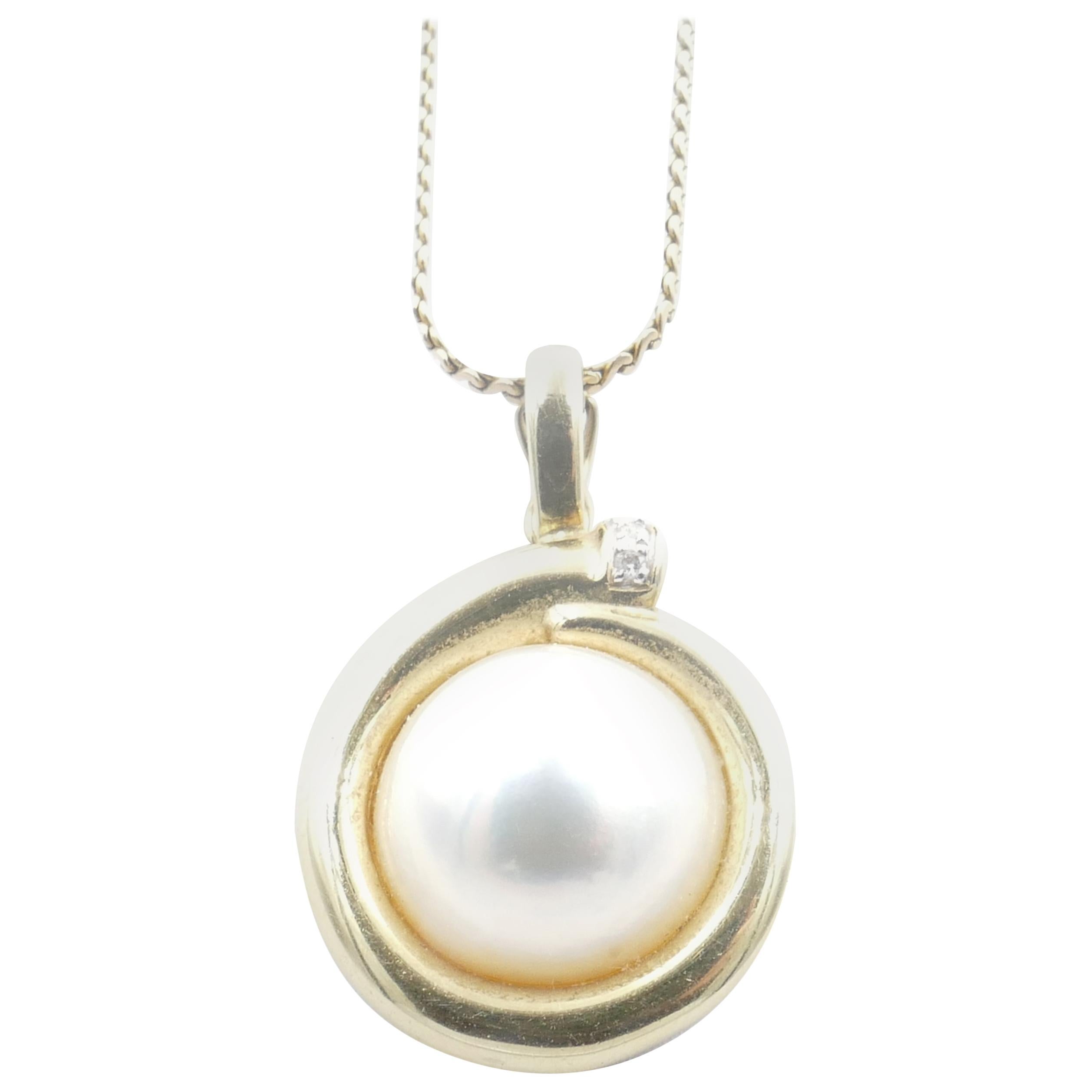 18ct White Gold Diamond Encrusted Pearl Pendant Necklace For Sale at