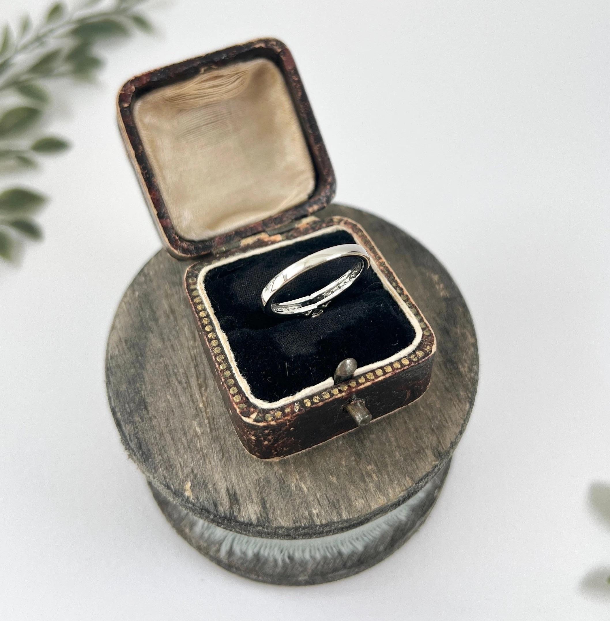 Brilliant Cut 18ct White Gold Diamond Engagement Ring With Diamond Shoulders 0.67ct Total For Sale