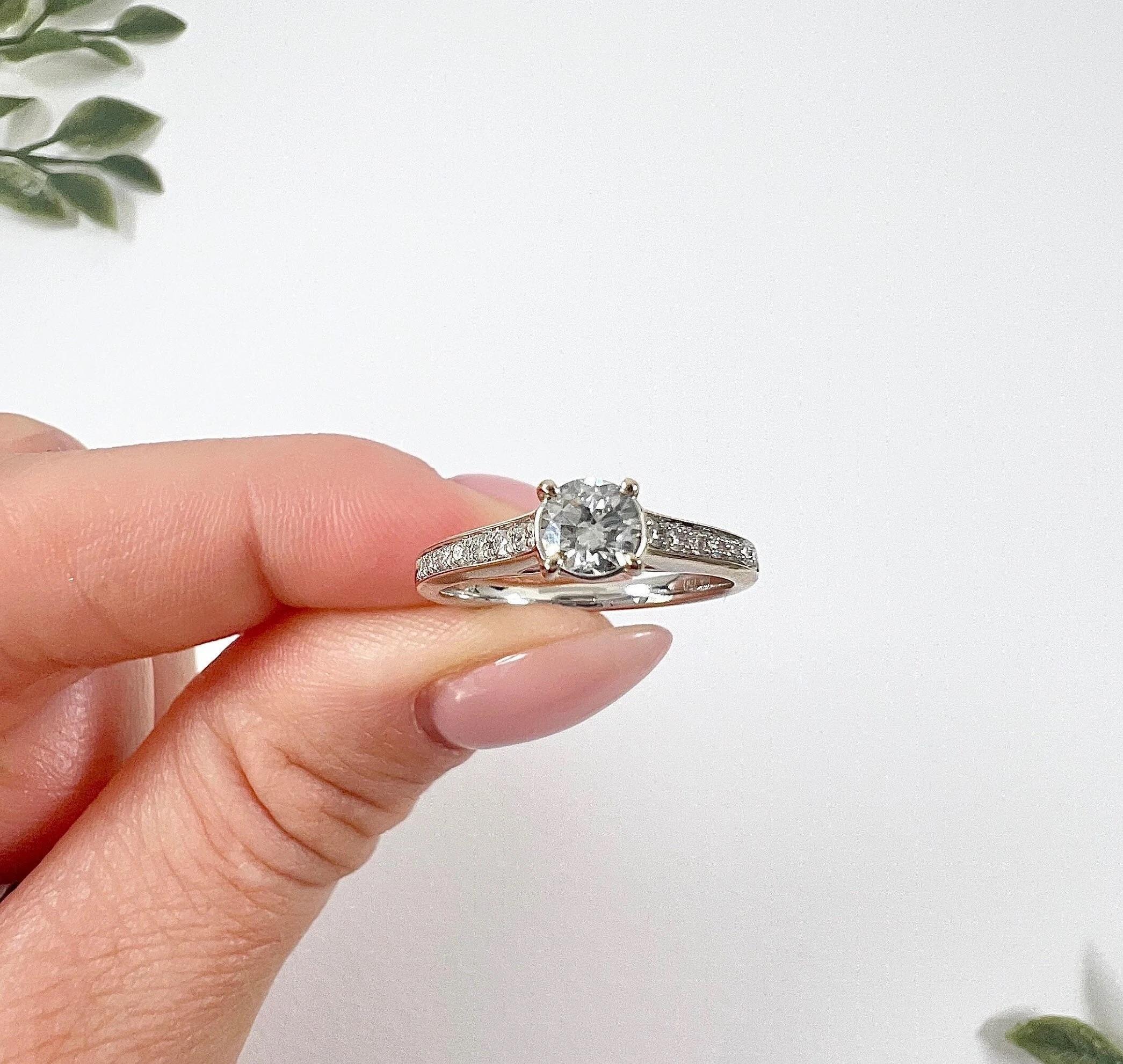 18ct White Gold Diamond Engagement Ring With Diamond Shoulders 0.67ct Total For Sale 3