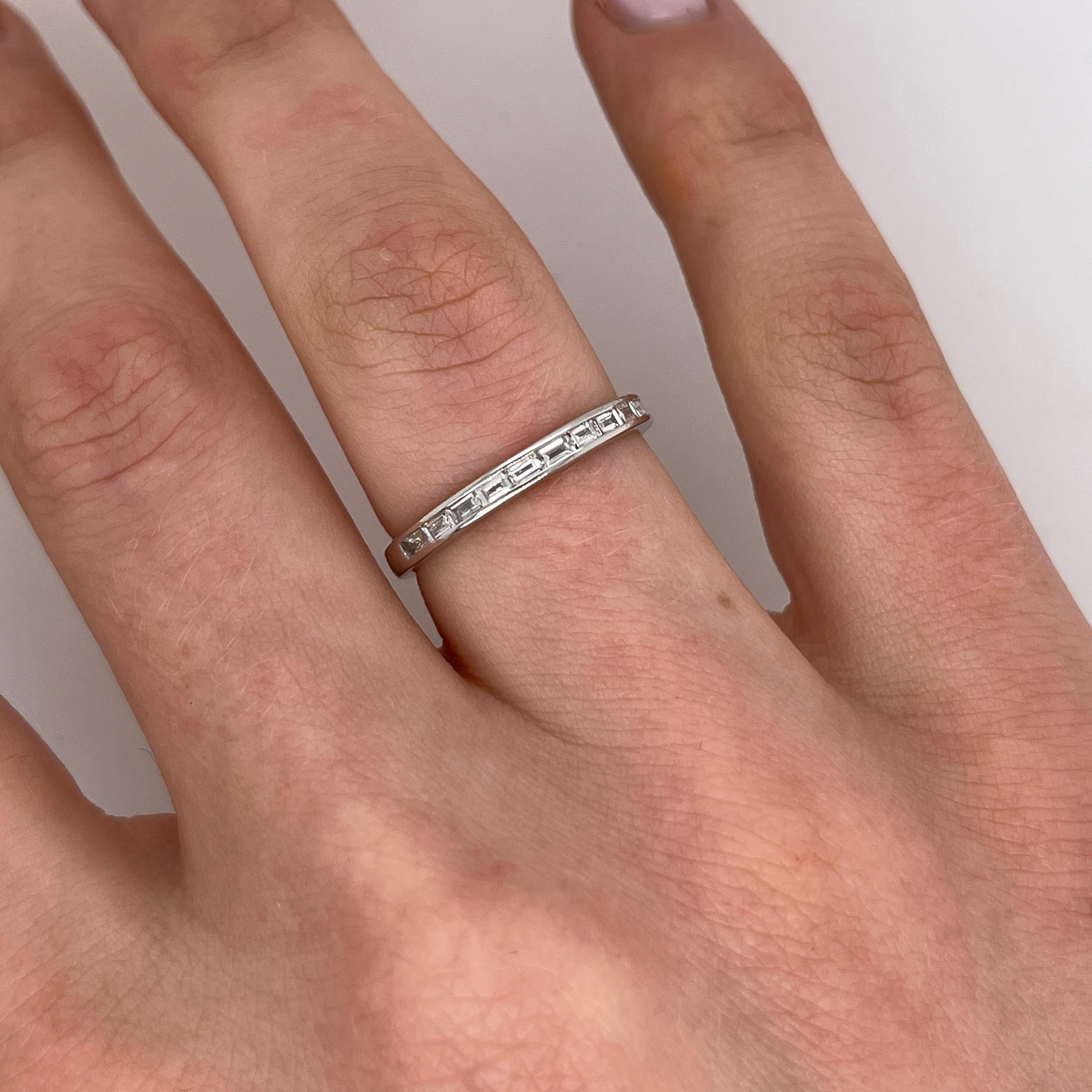 da uomo o donna Anello di eternità con diamanti in oro bianco 18ct, con diamanti baguette da 0,30ct in vendita