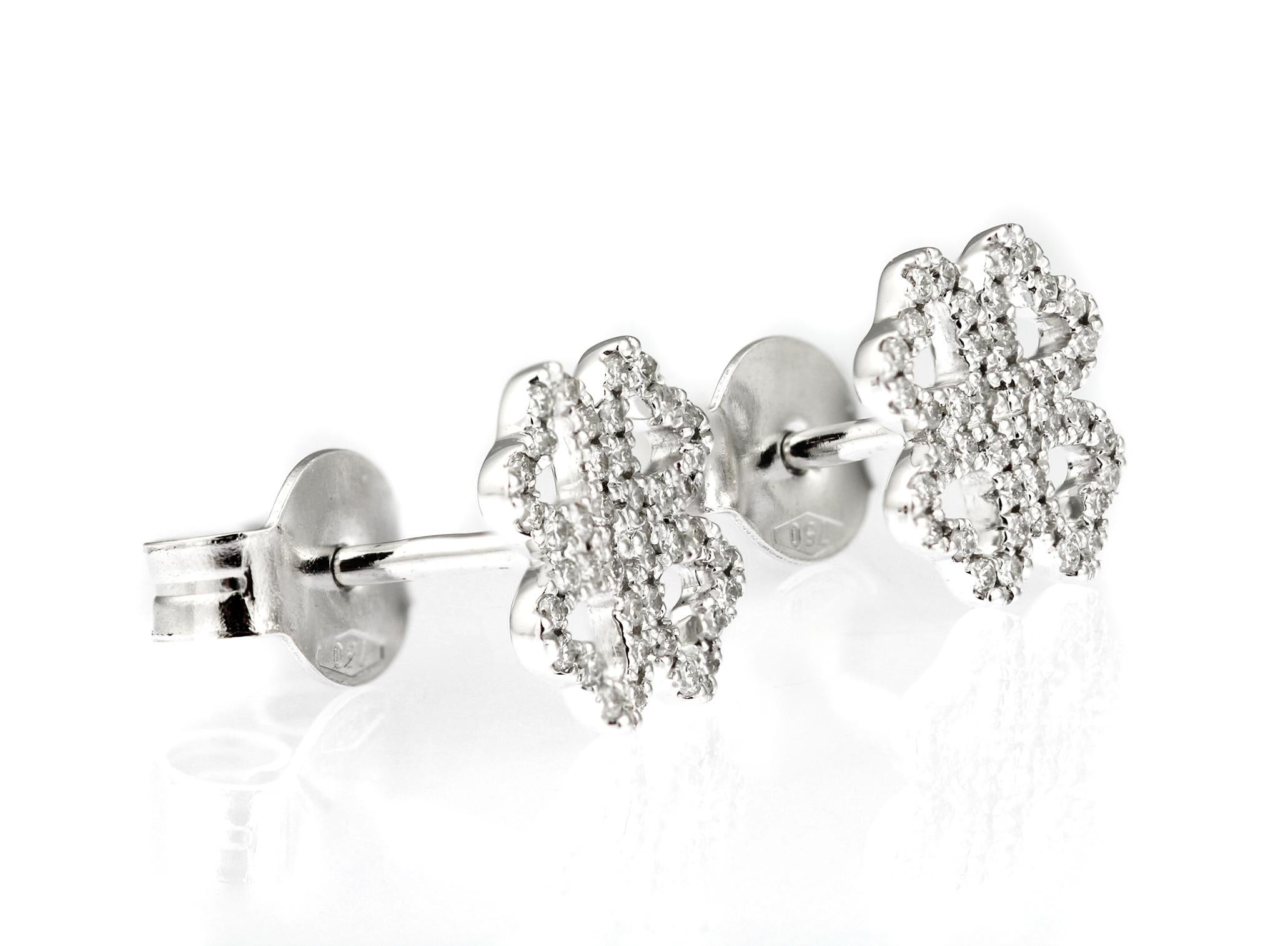 18ct White Gold & Diamond Four Leaf Clover Motif Contemporary Earstuds In New Condition For Sale In London, GB