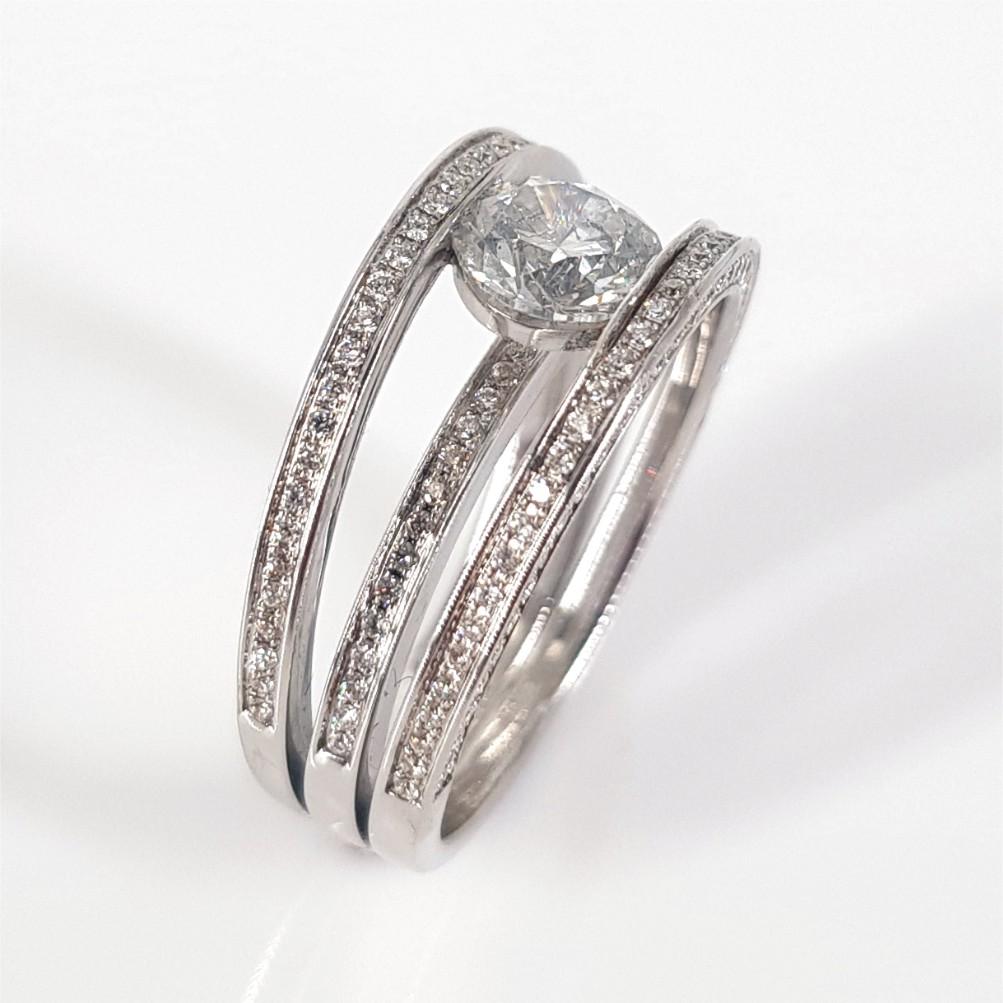 18ct White Gold Diamond Illusion Set Ring For Sale 2