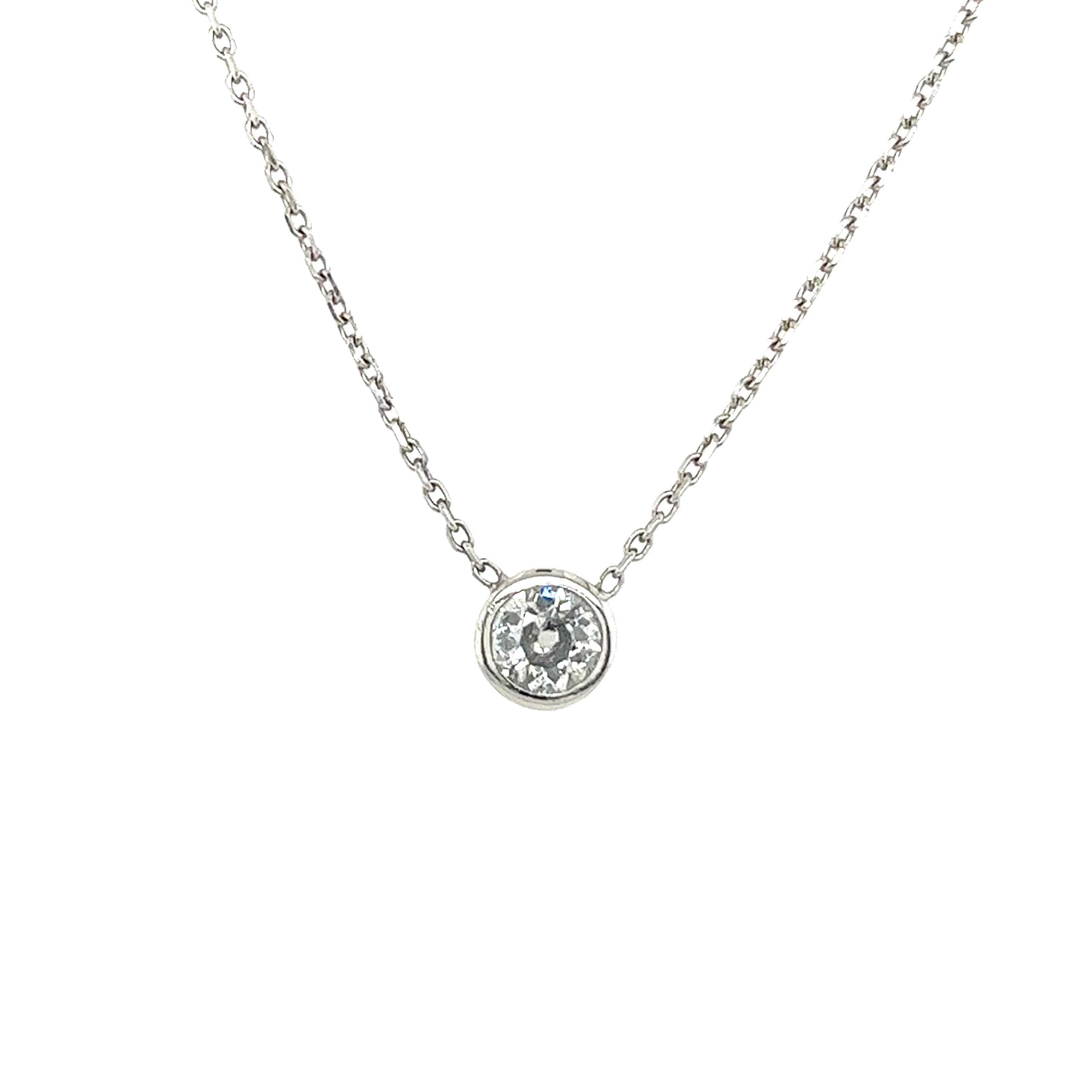 18ct White Gold Diamond Pendant Set With 0.45ct Round Brilliant Cut Diamond In Excellent Condition In London, GB