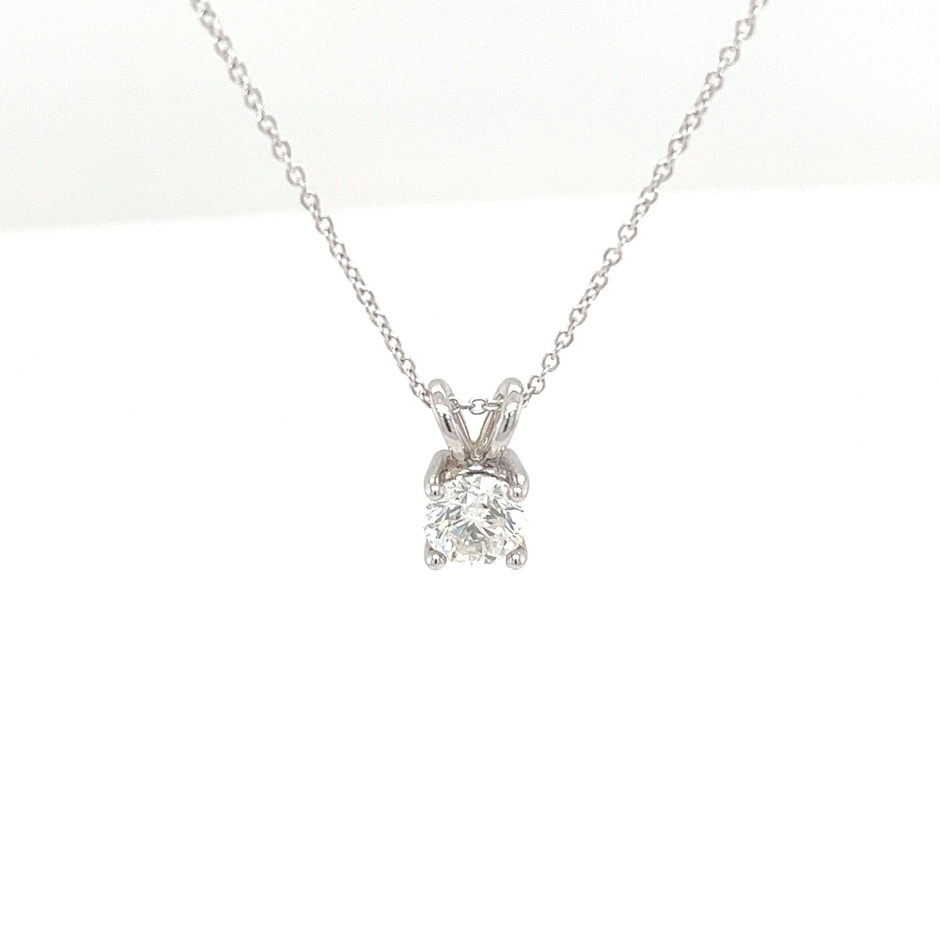 Women's 18ct White Gold Diamond Pendant Set With 1.04ct Round Brilliant Cut Diamond For Sale