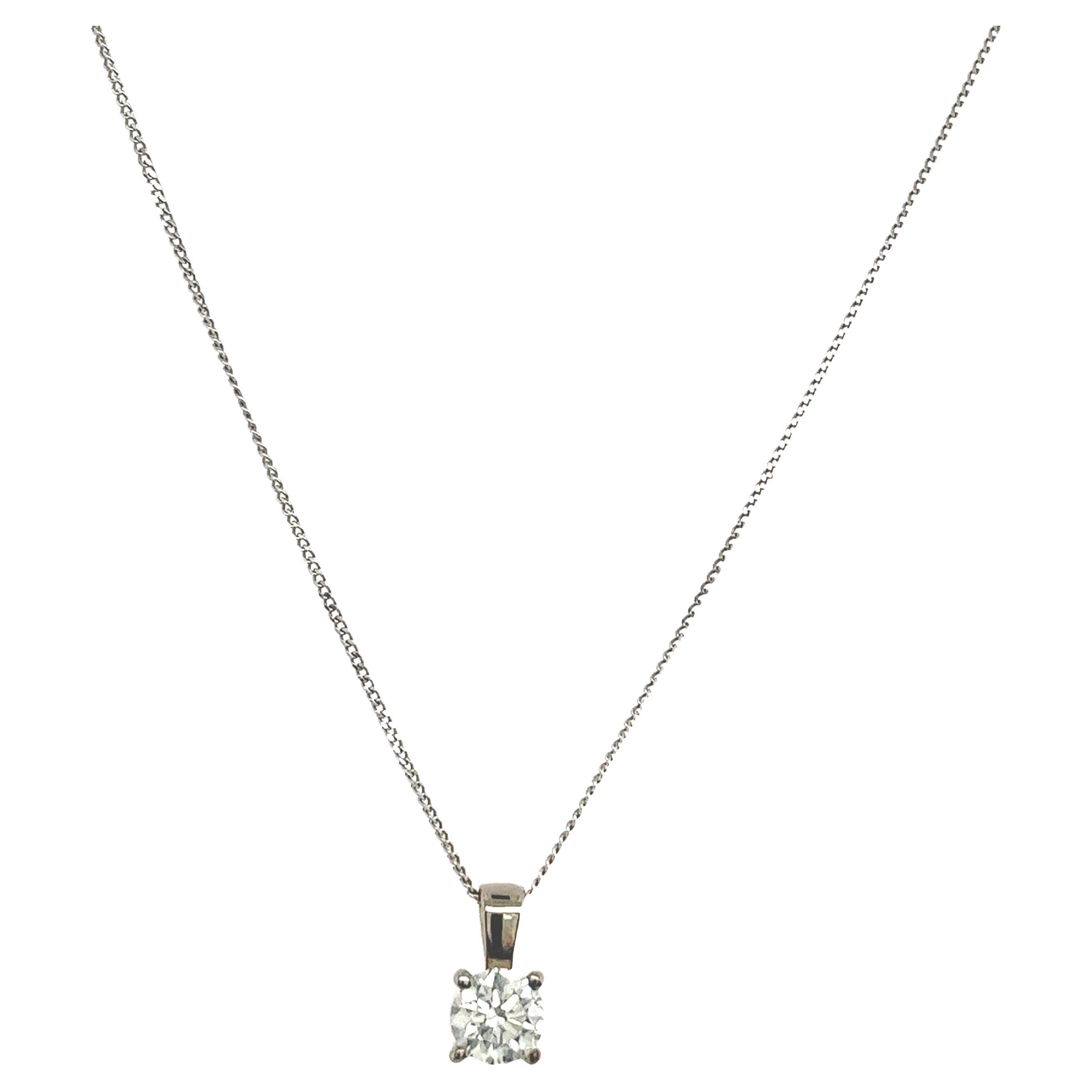 18ct White Gold Diamond Pendant, Suspended from 18" Chain For Sale