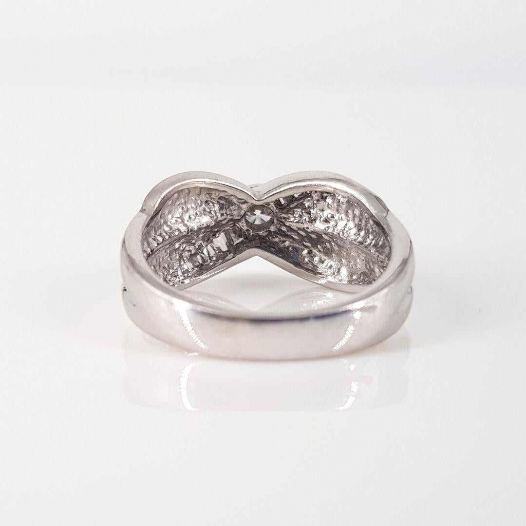 18ct White Gold Diamond Ring In Excellent Condition For Sale In Cape Town, ZA