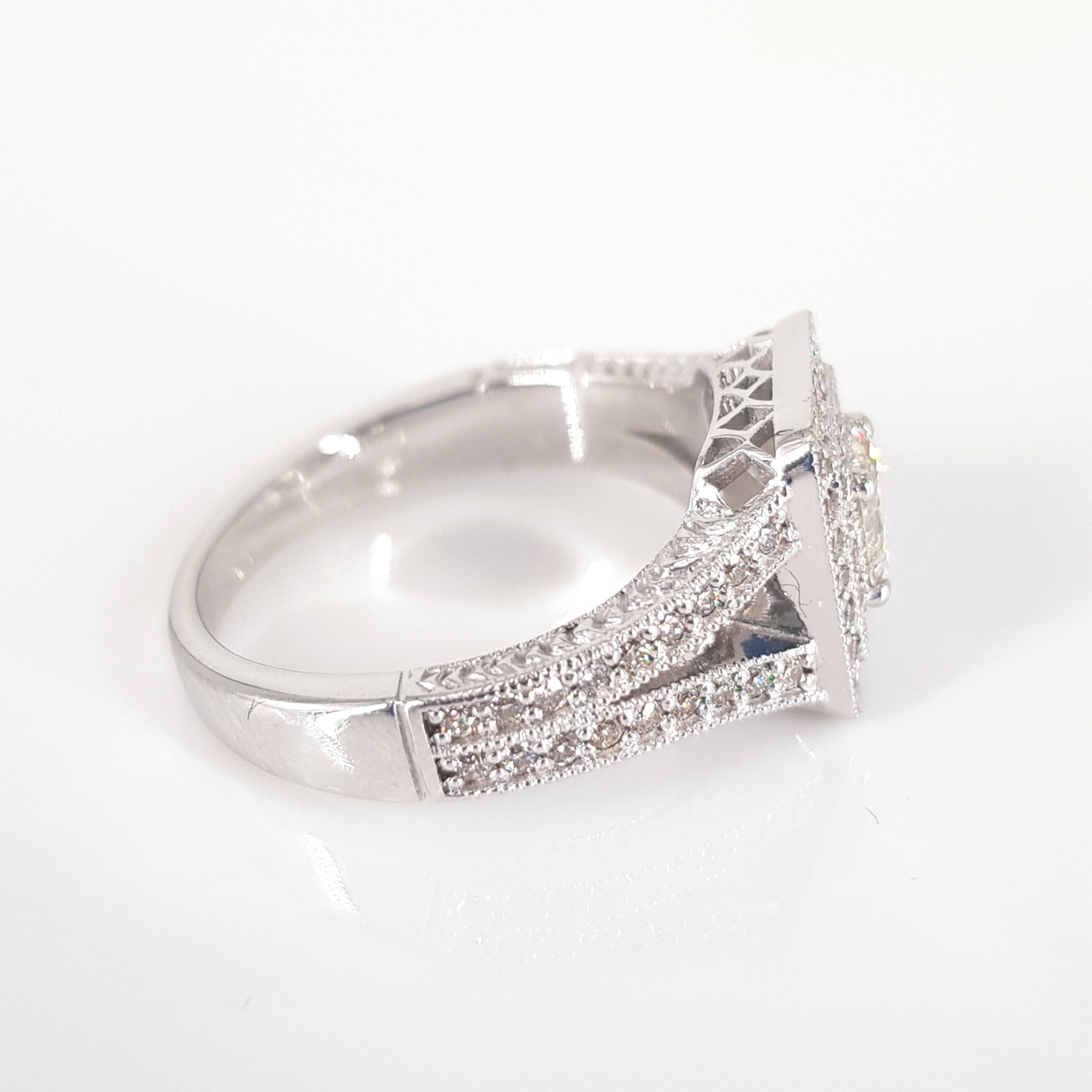 18ct White Gold Diamond Ring In Good Condition For Sale In Cape Town, ZA