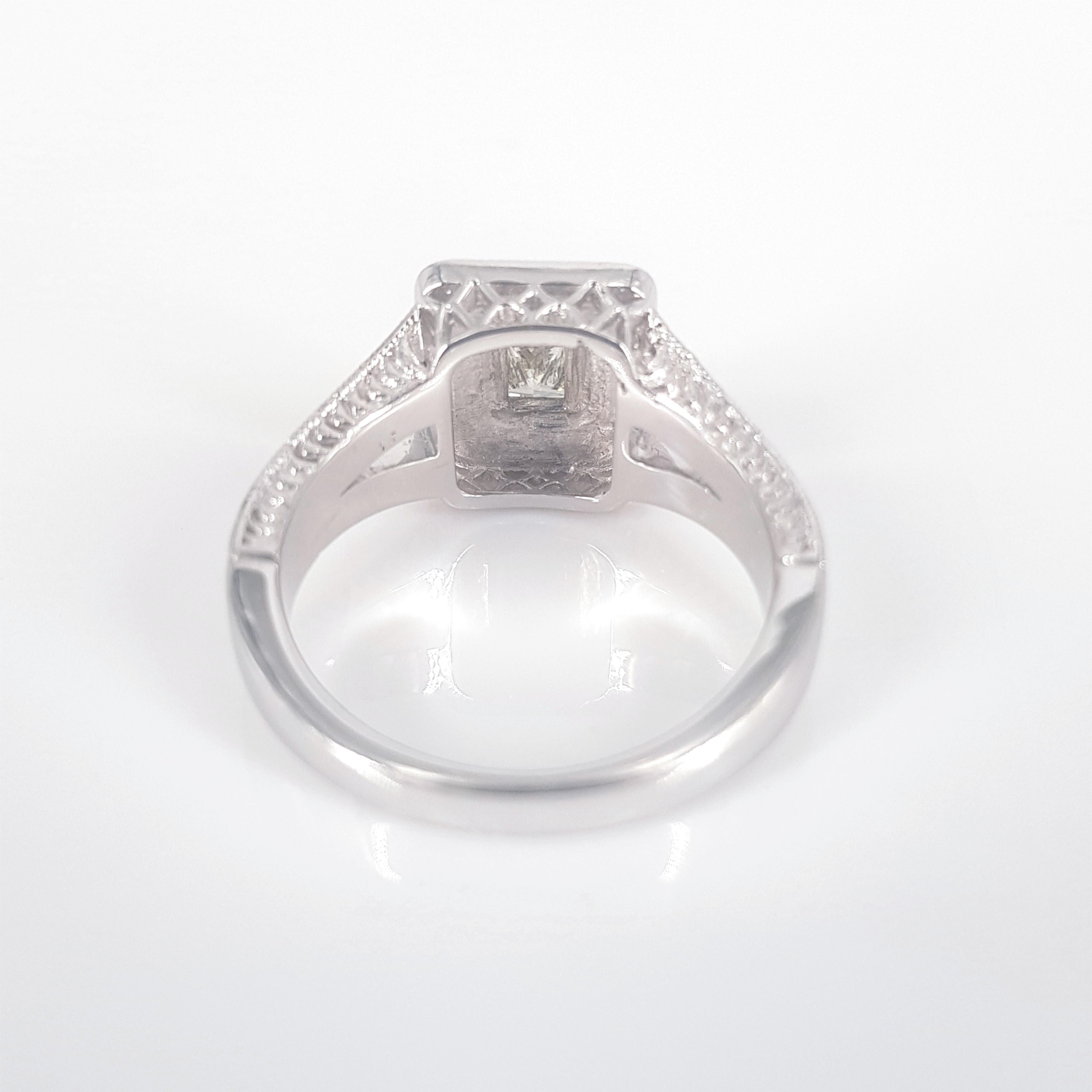 Women's 18ct White Gold Diamond Ring For Sale